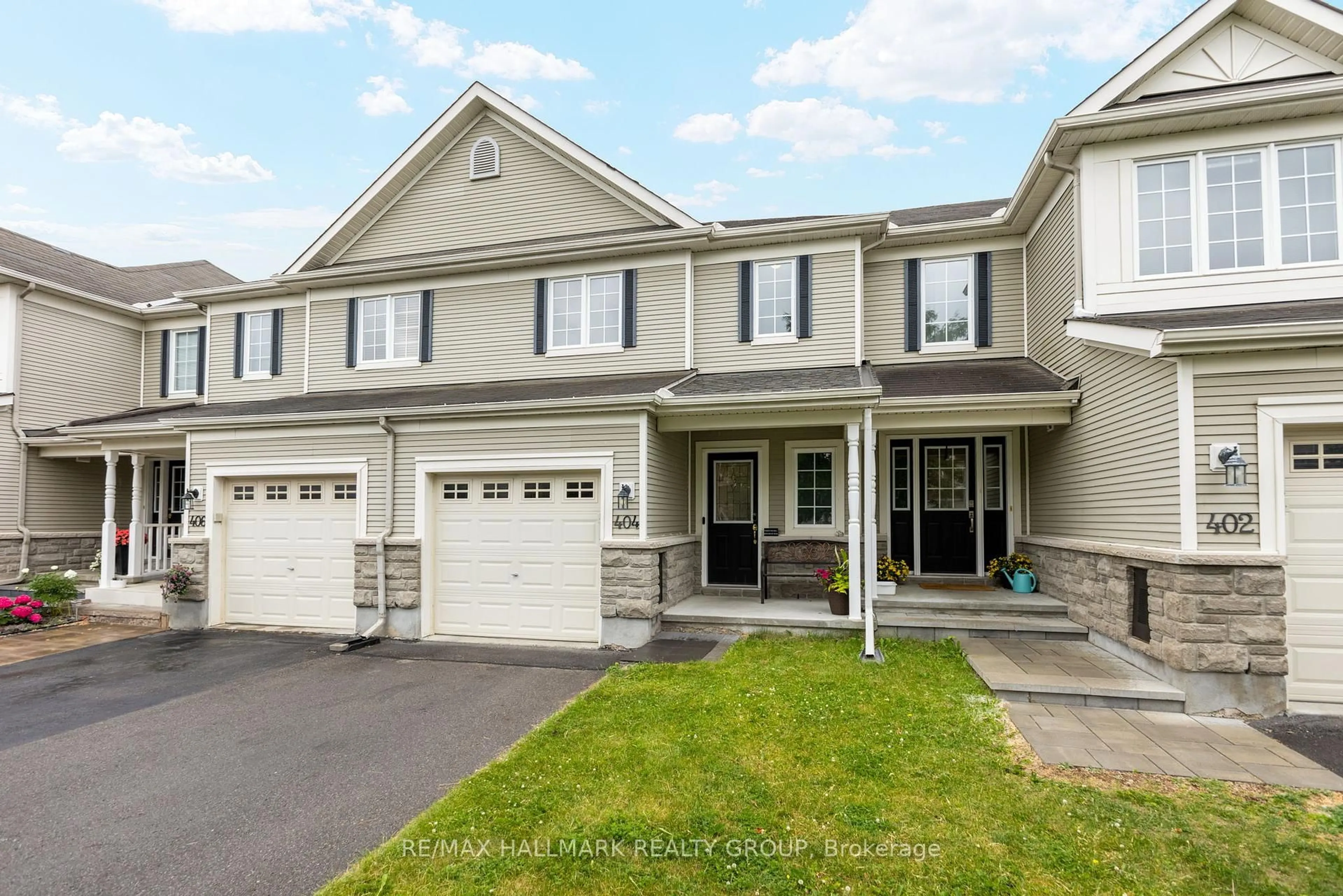 Home with vinyl exterior material, street for 404 Wisteria Cres, Ottawa Ontario K1V 0P1