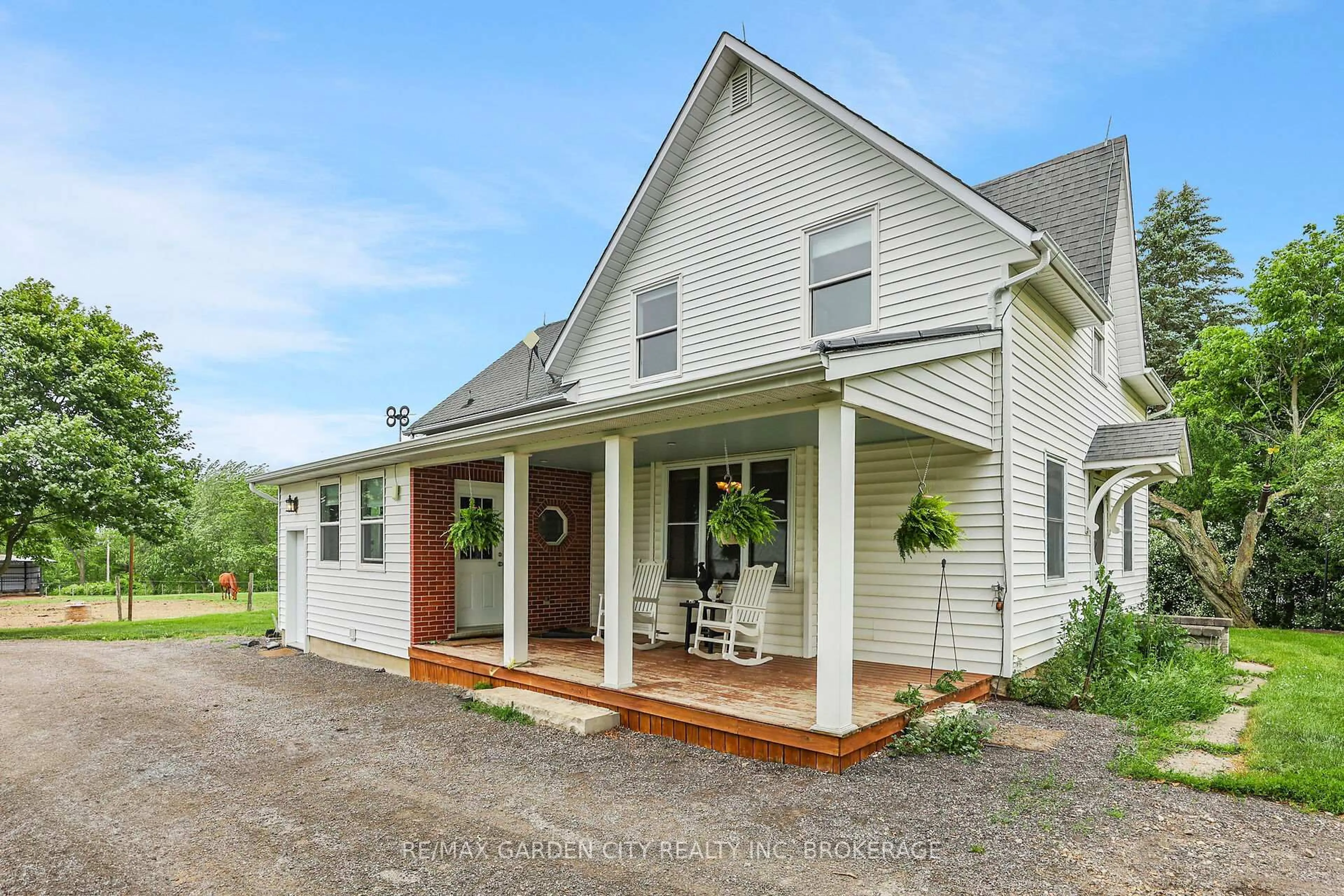 Home with vinyl exterior material, street for 2460 Effingham St, Pelham Ontario L0S 1C0