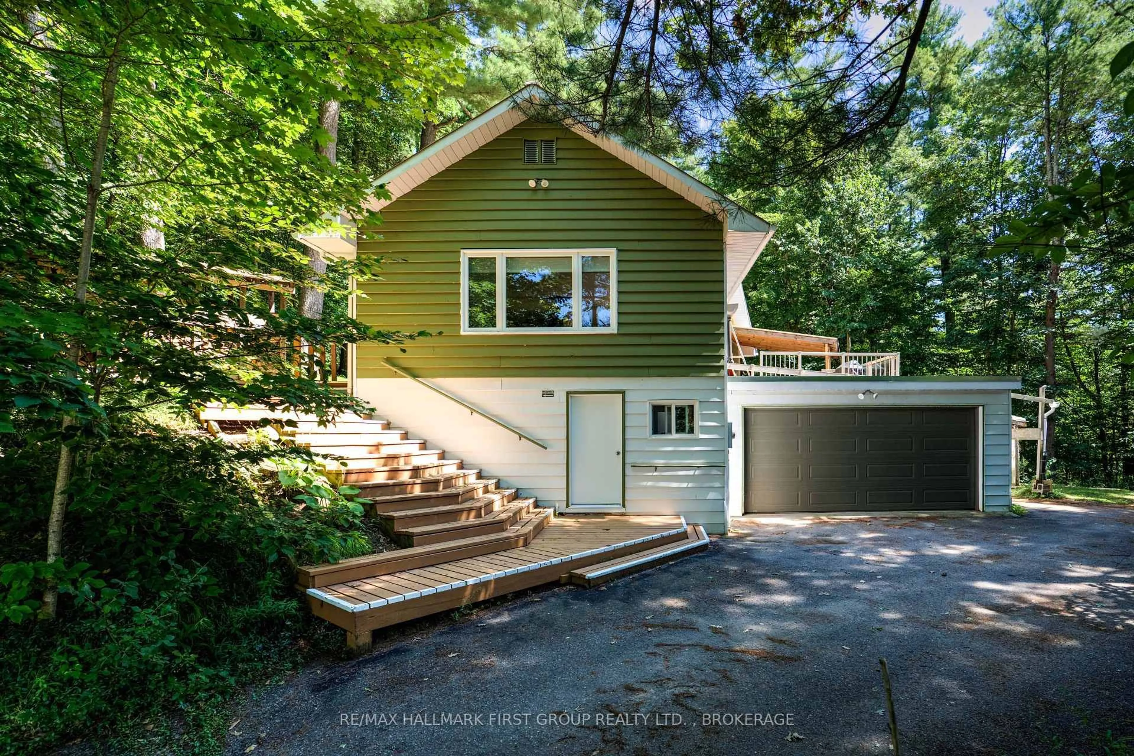 Home with vinyl exterior material, street for 2 OLD MOUNTAIN Rd, Rideau Lakes Ontario K0G 1X0