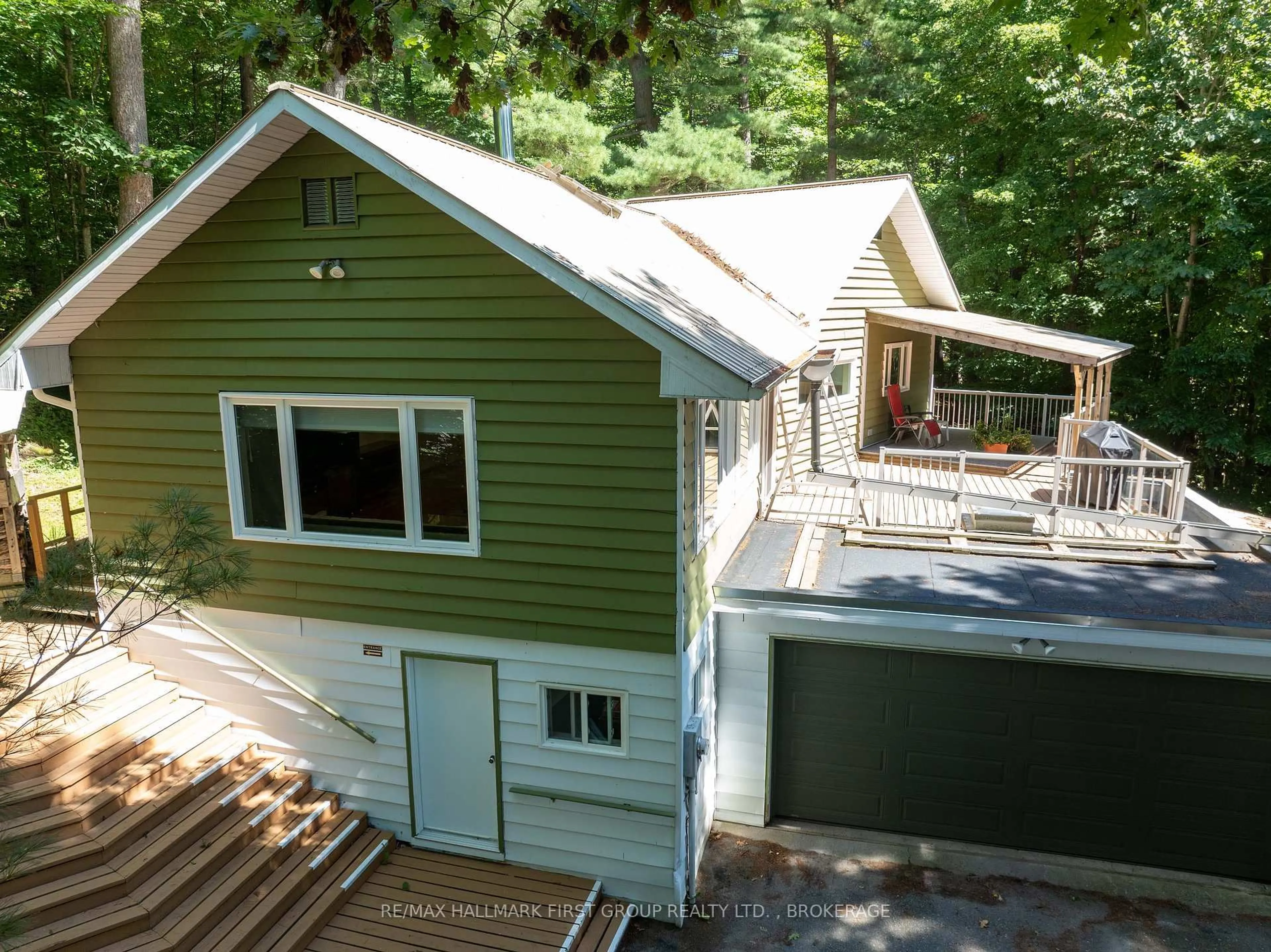 Home with vinyl exterior material, unknown for 2 OLD MOUNTAIN Rd, Rideau Lakes Ontario K0G 1X0