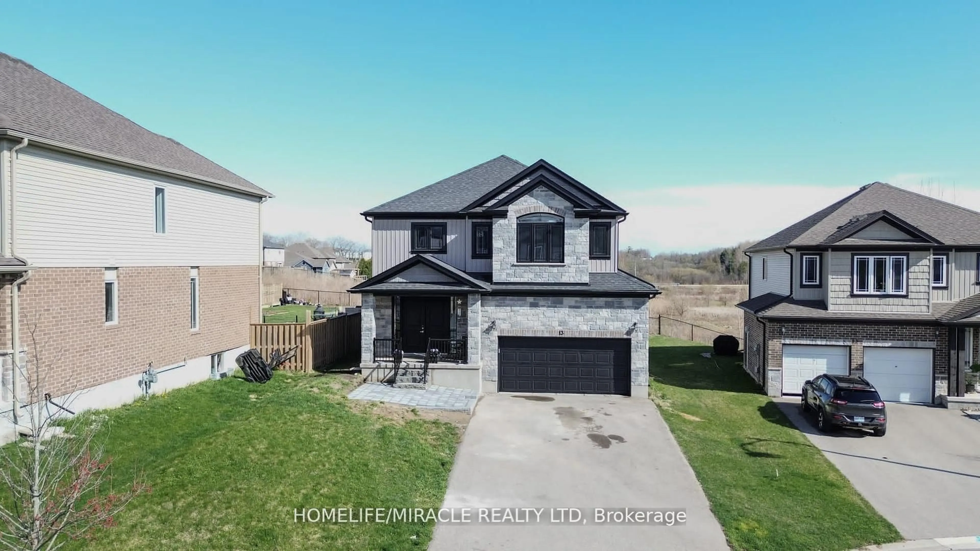 A pic from outside/outdoor area/front of a property/back of a property/a pic from drone, street for 13 Brookfield Crt, Ingersoll Ontario N5C 0C4