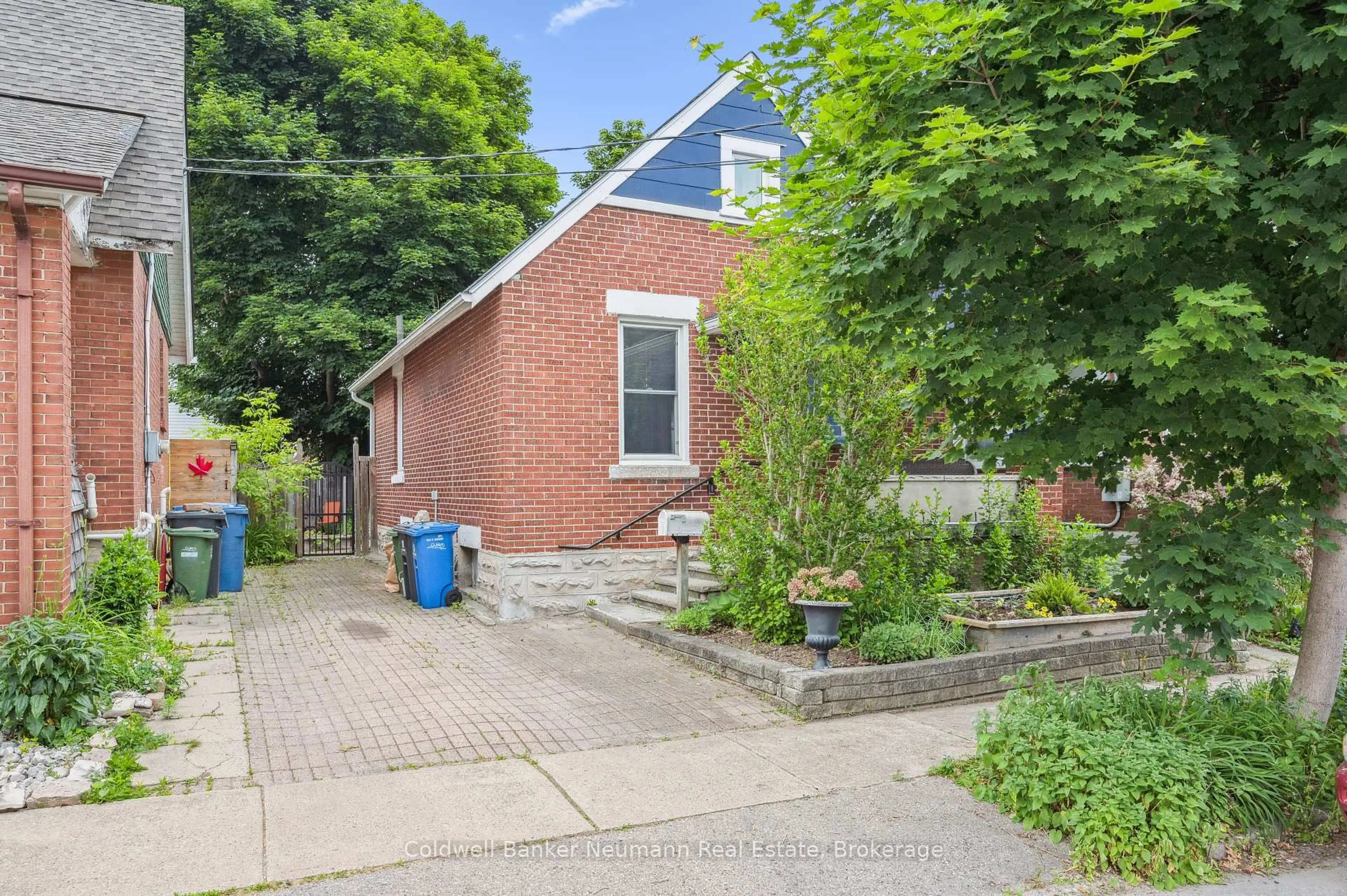 Home with brick exterior material, street for 136 Kingsmill Ave, Guelph Ontario N1E 5W2