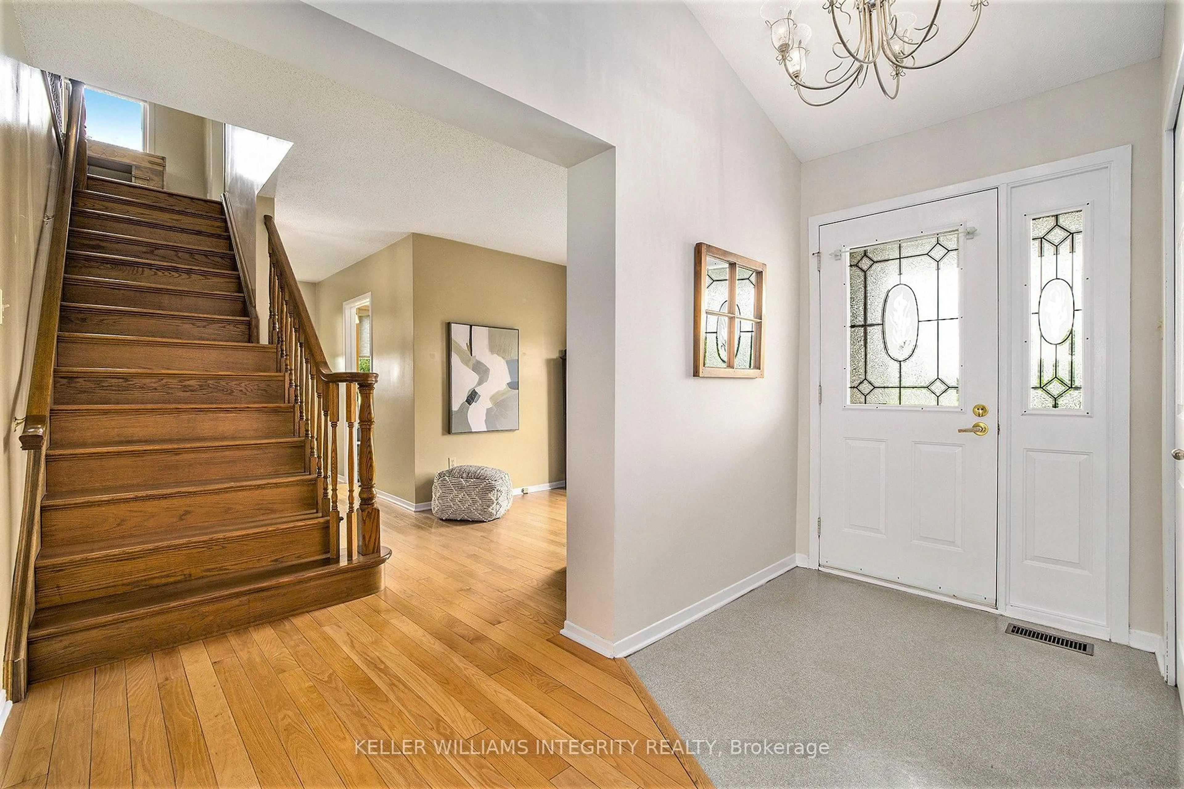 Indoor entryway for 4045 Highway 17, Ottawa Ontario K7S 3G7