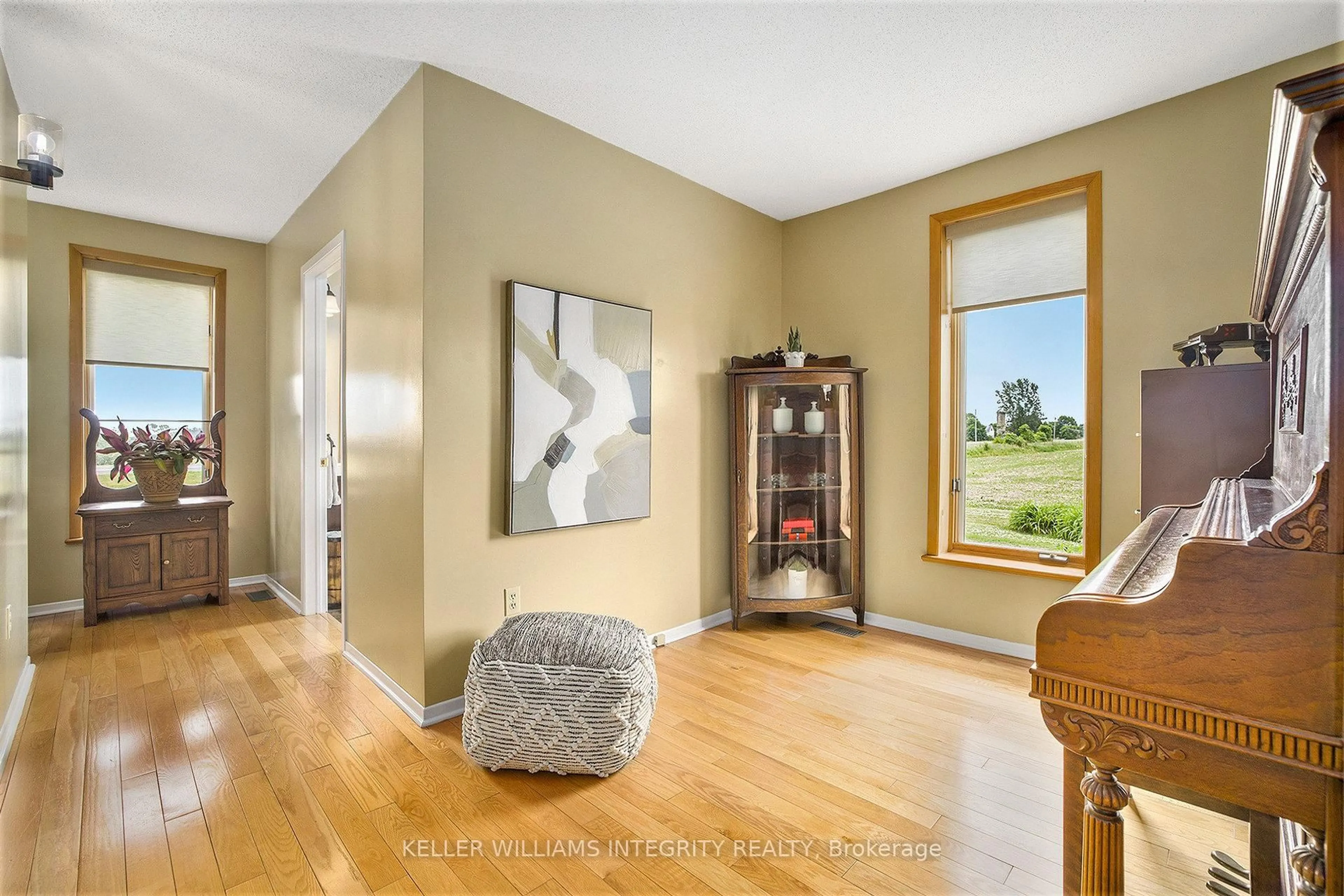 Indoor entryway for 4045 Highway 17, Ottawa Ontario K7S 3G7