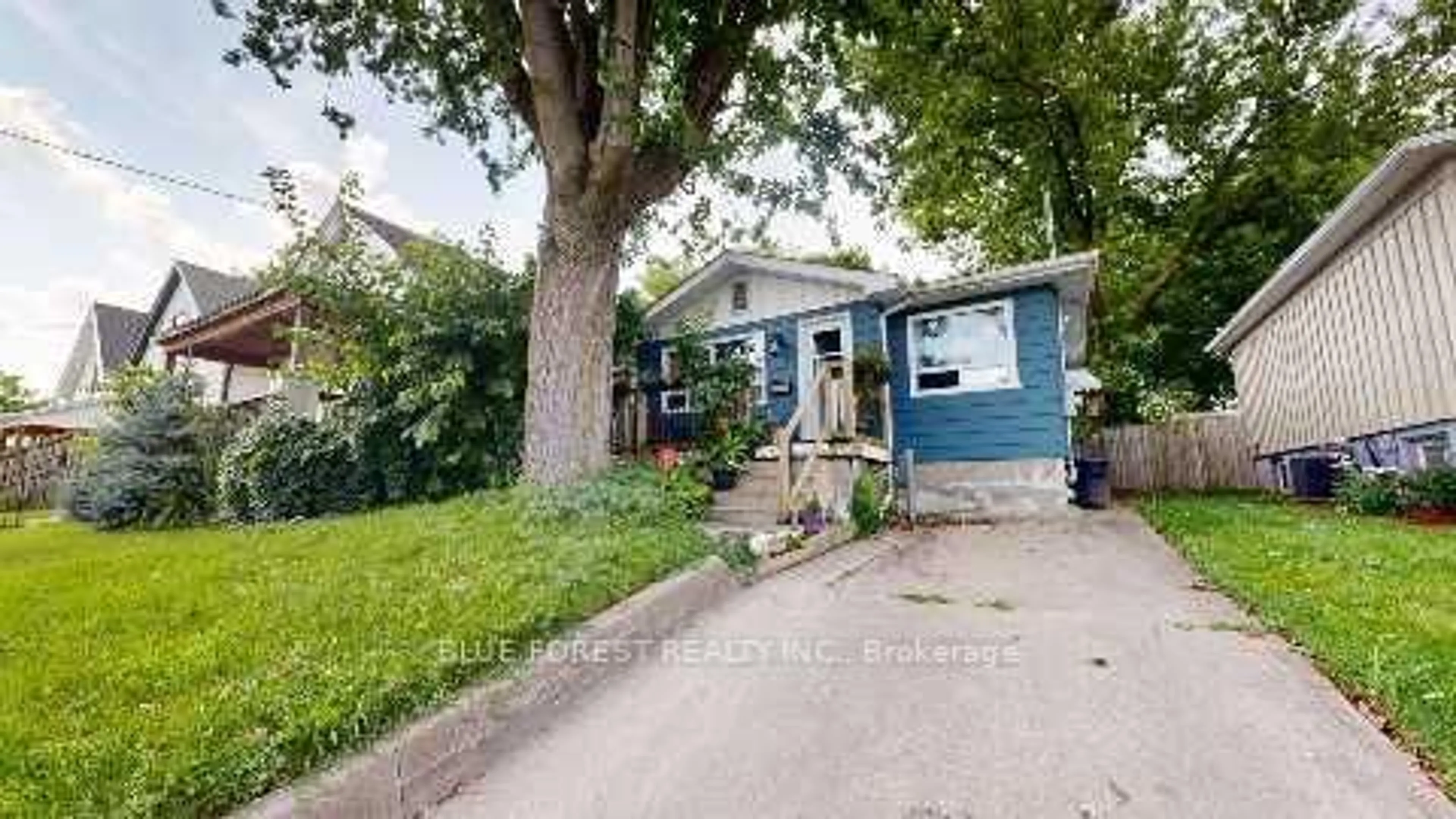 Unknown for 18 Connaught Ave, London East Ontario N5Y 3A3