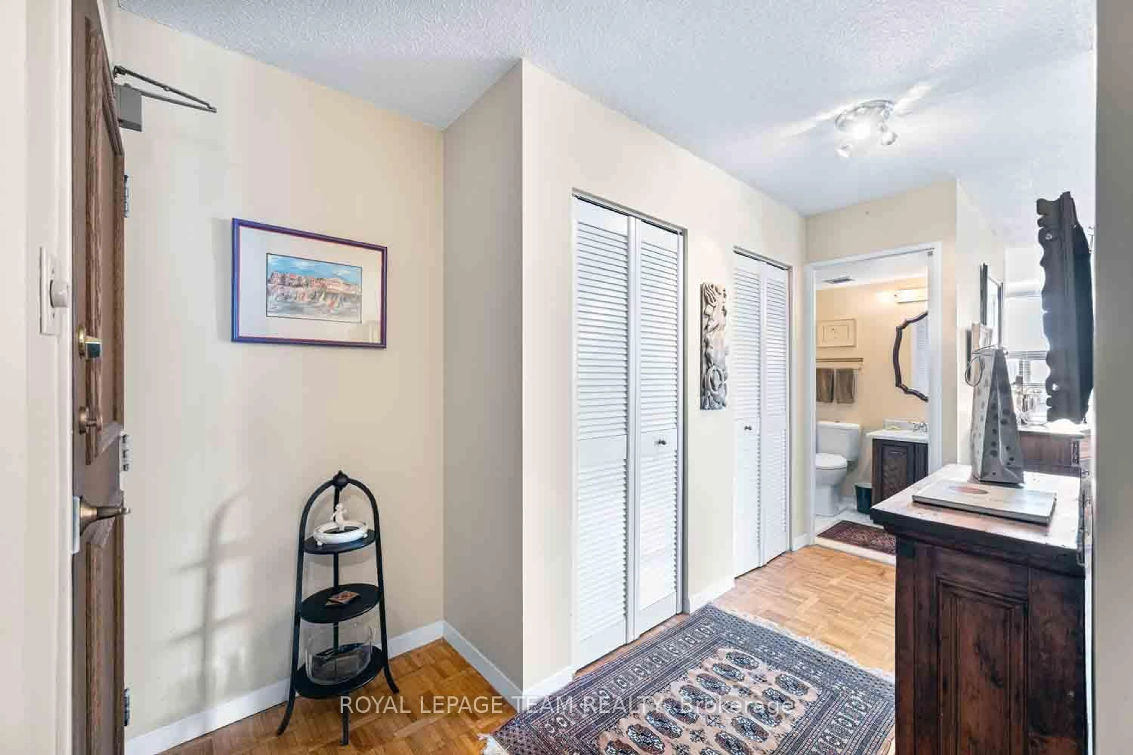Indoor entryway for 40 ARTHUR St #804, Ottawa Ontario K1R 7T5