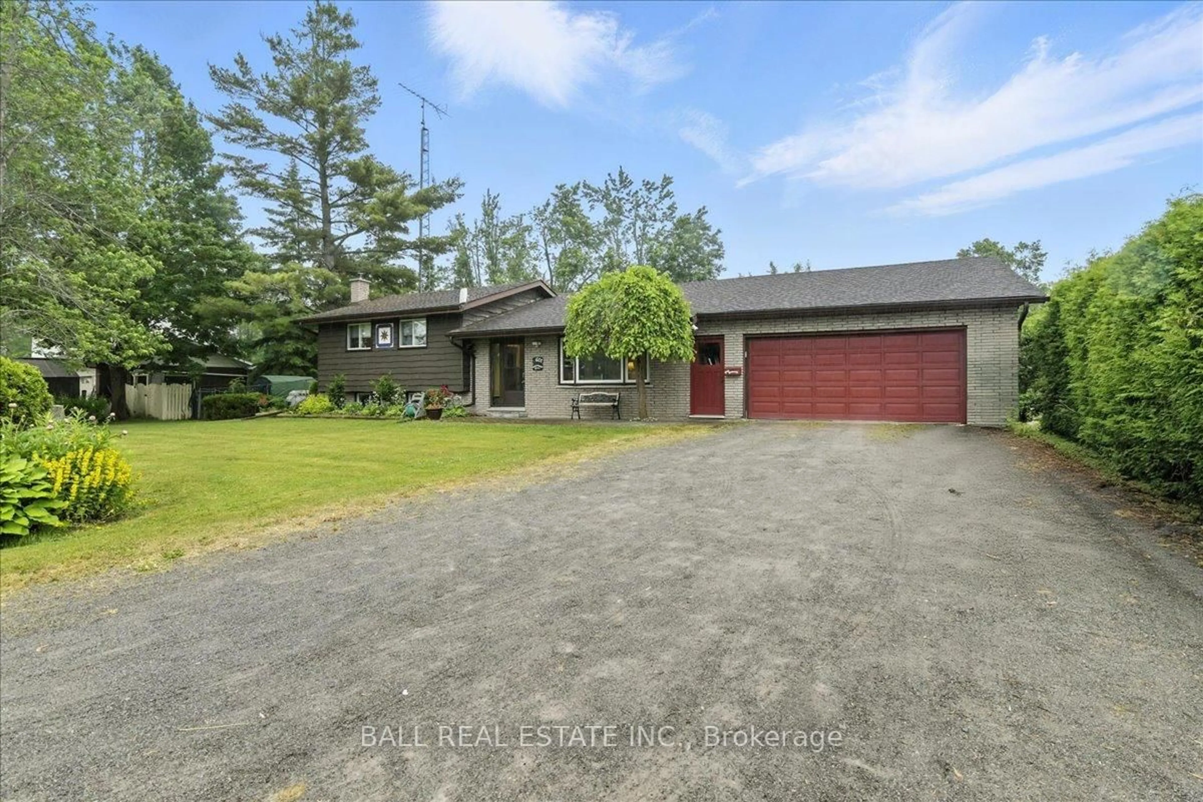 A pic from outside/outdoor area/front of a property/back of a property/a pic from drone, street for 601 Churchill Cres, Selwyn Ontario K0L 1T0