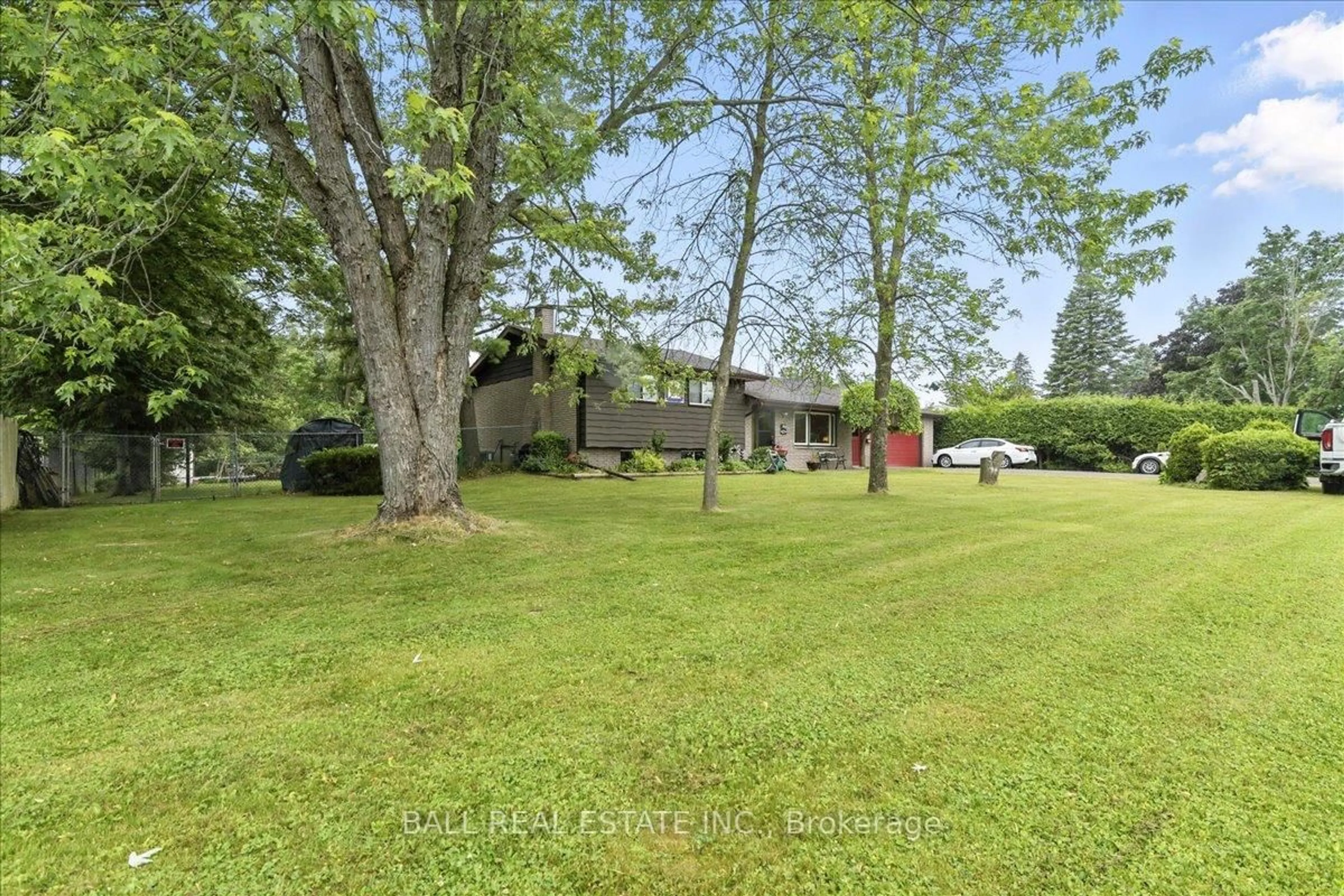 A pic from outside/outdoor area/front of a property/back of a property/a pic from drone, unknown for 601 Churchill Cres, Selwyn Ontario K0L 1T0