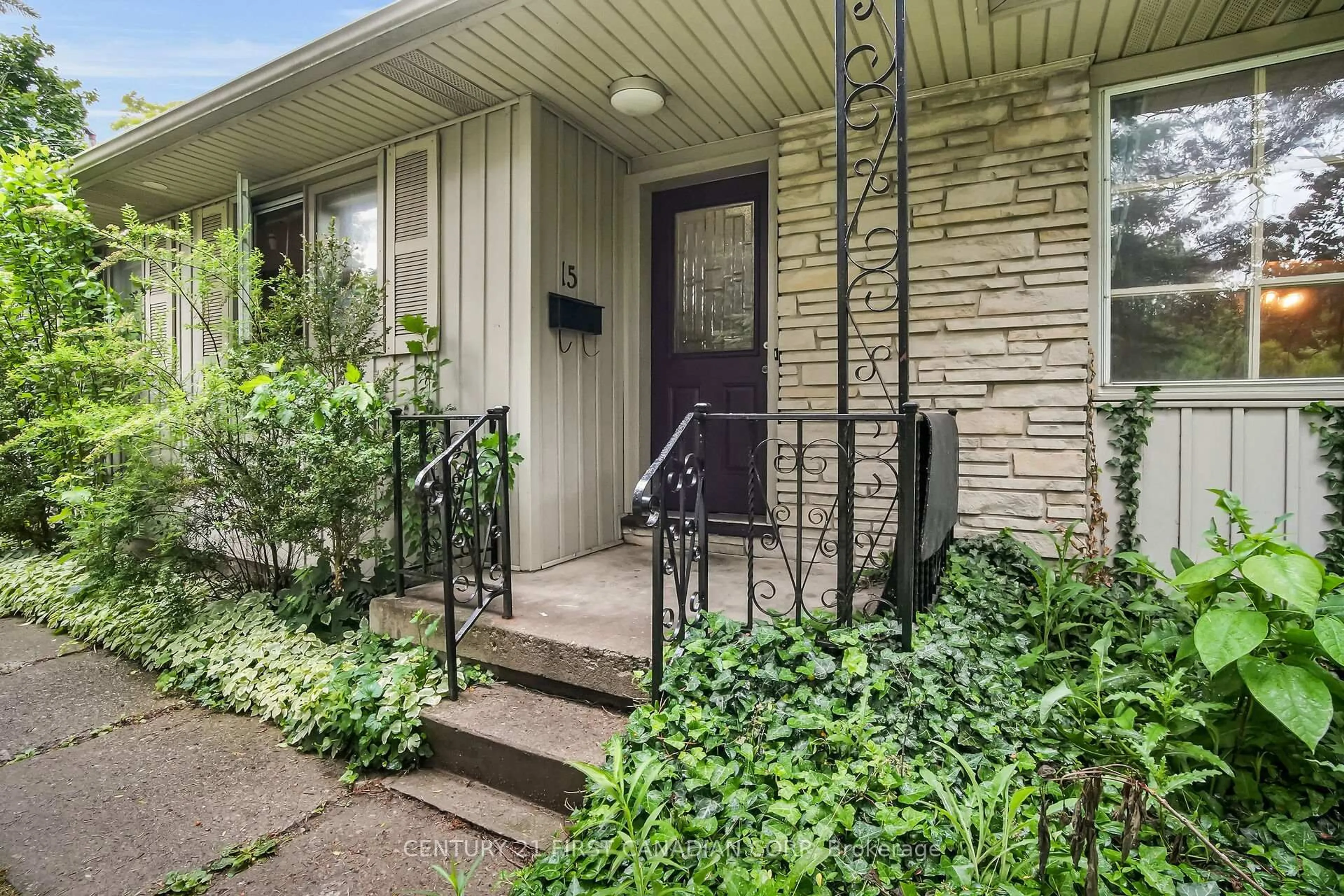 Indoor entryway for 15 Ranson Dr, London North Ontario N6G 1V7