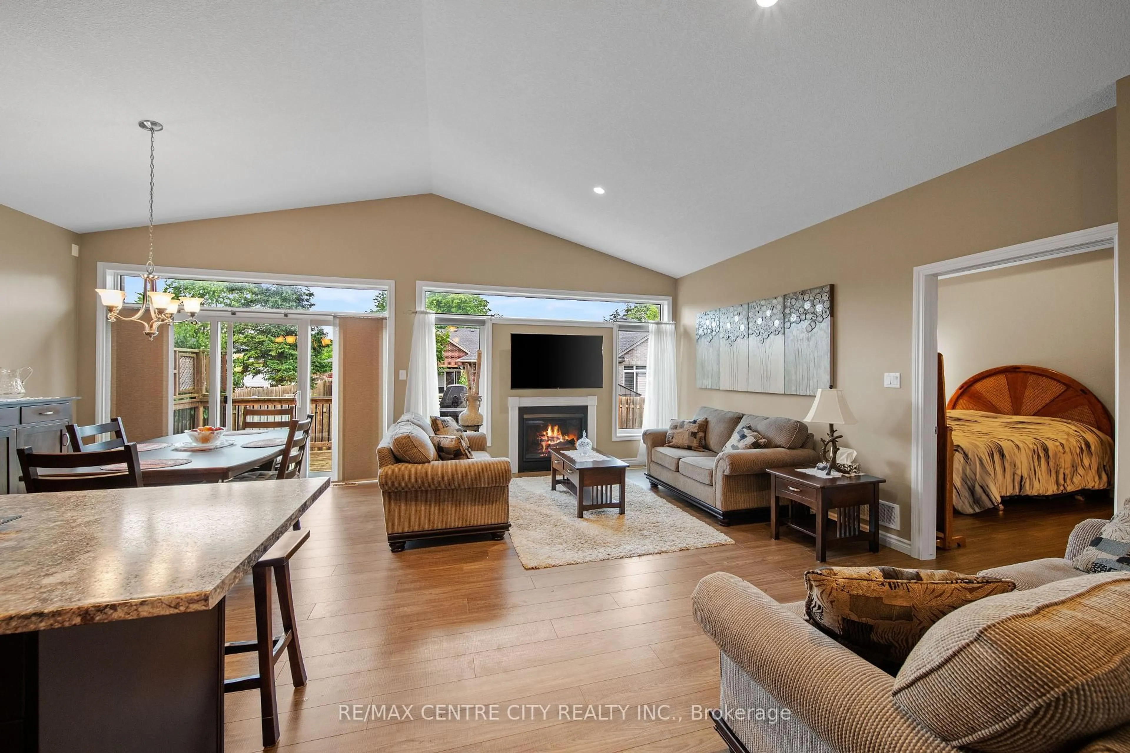 Living room with furniture, unknown for 1 VINEDEN Dr #12, Central Elgin Ontario N5P 0E1