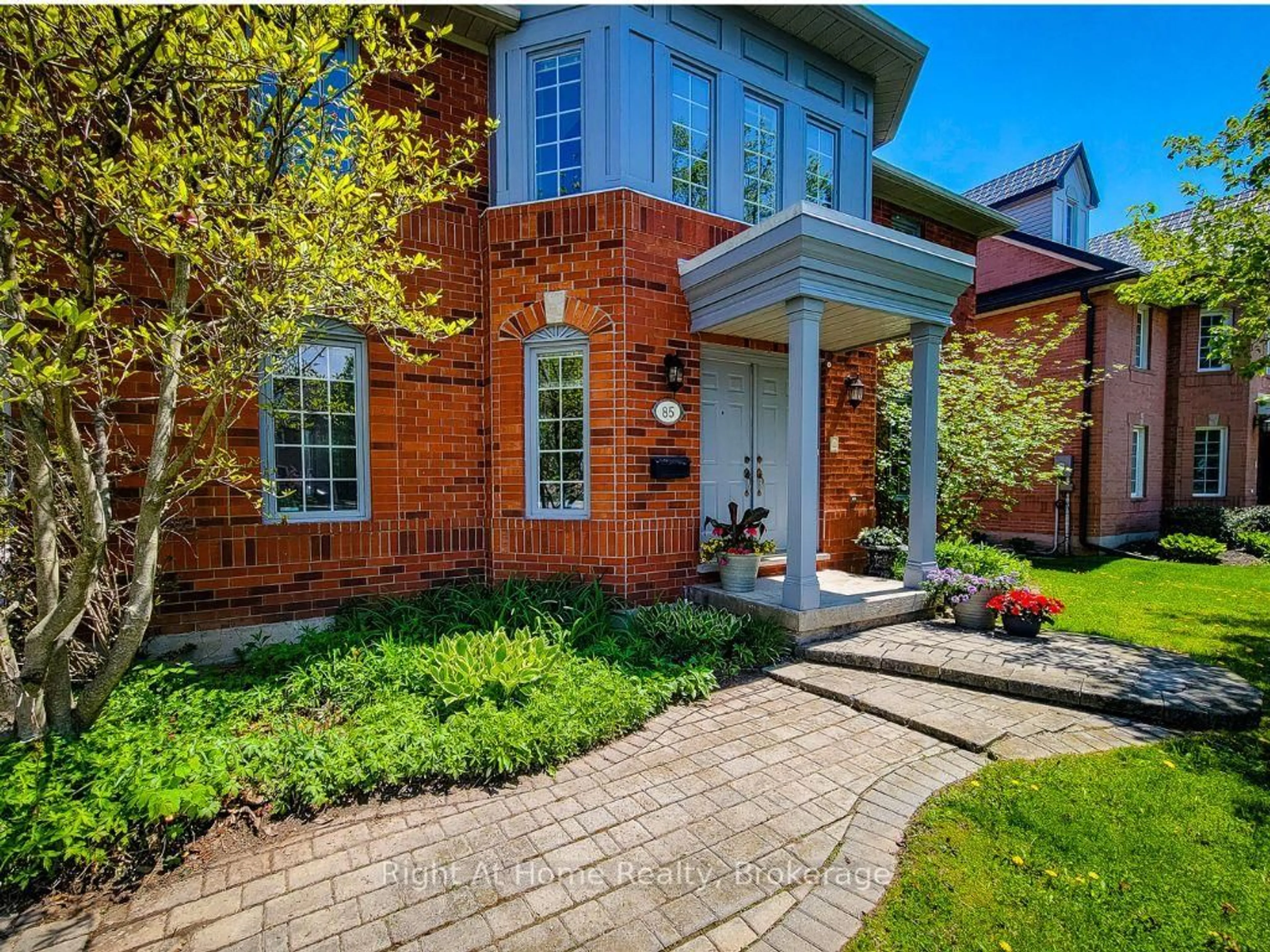 Home with brick exterior material, street for 85 Meadowlands Blvd, Hamilton Ontario L9K 1H8