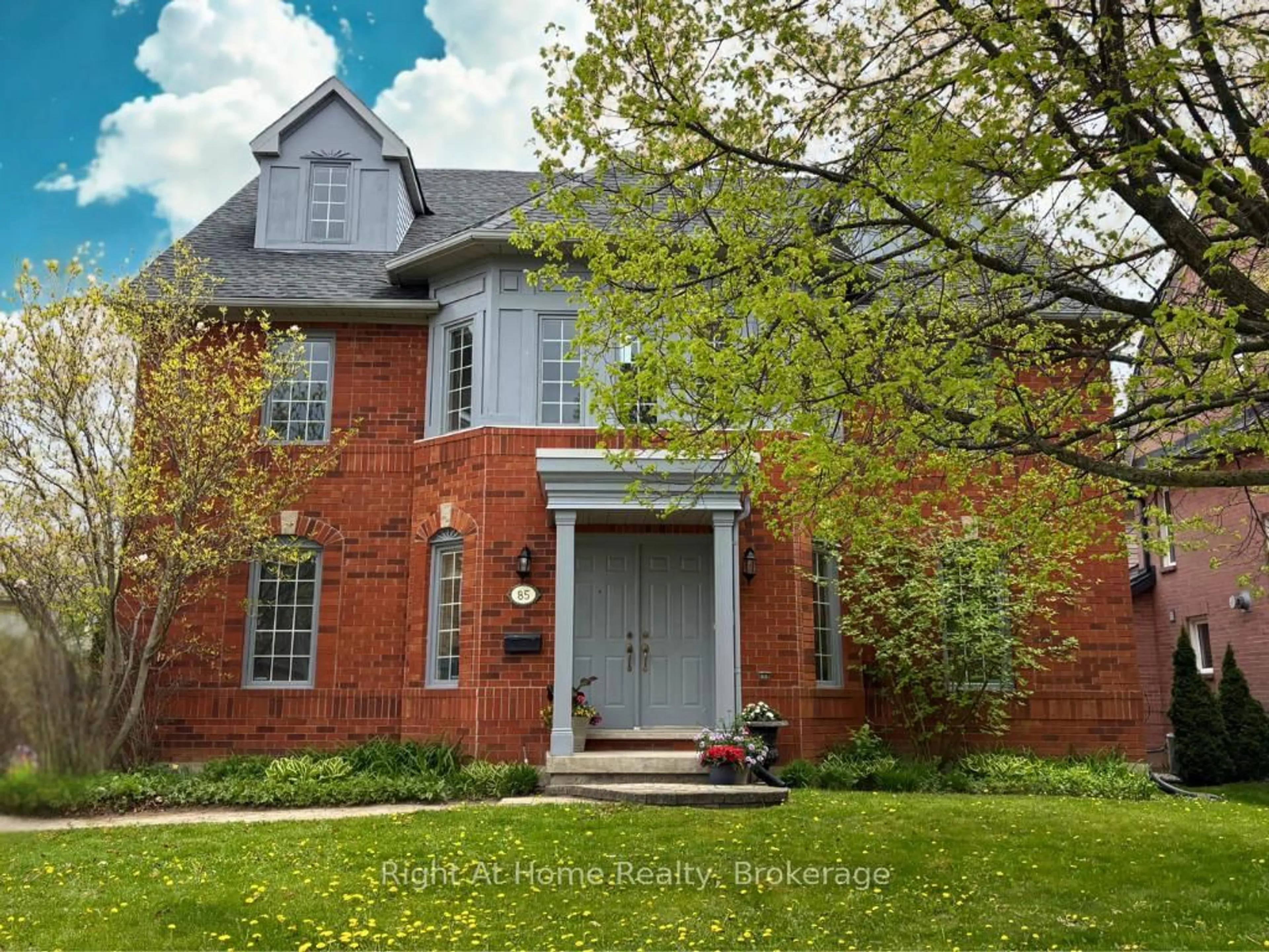 Home with brick exterior material, street for 85 Meadowlands Blvd, Hamilton Ontario L9K 1H8