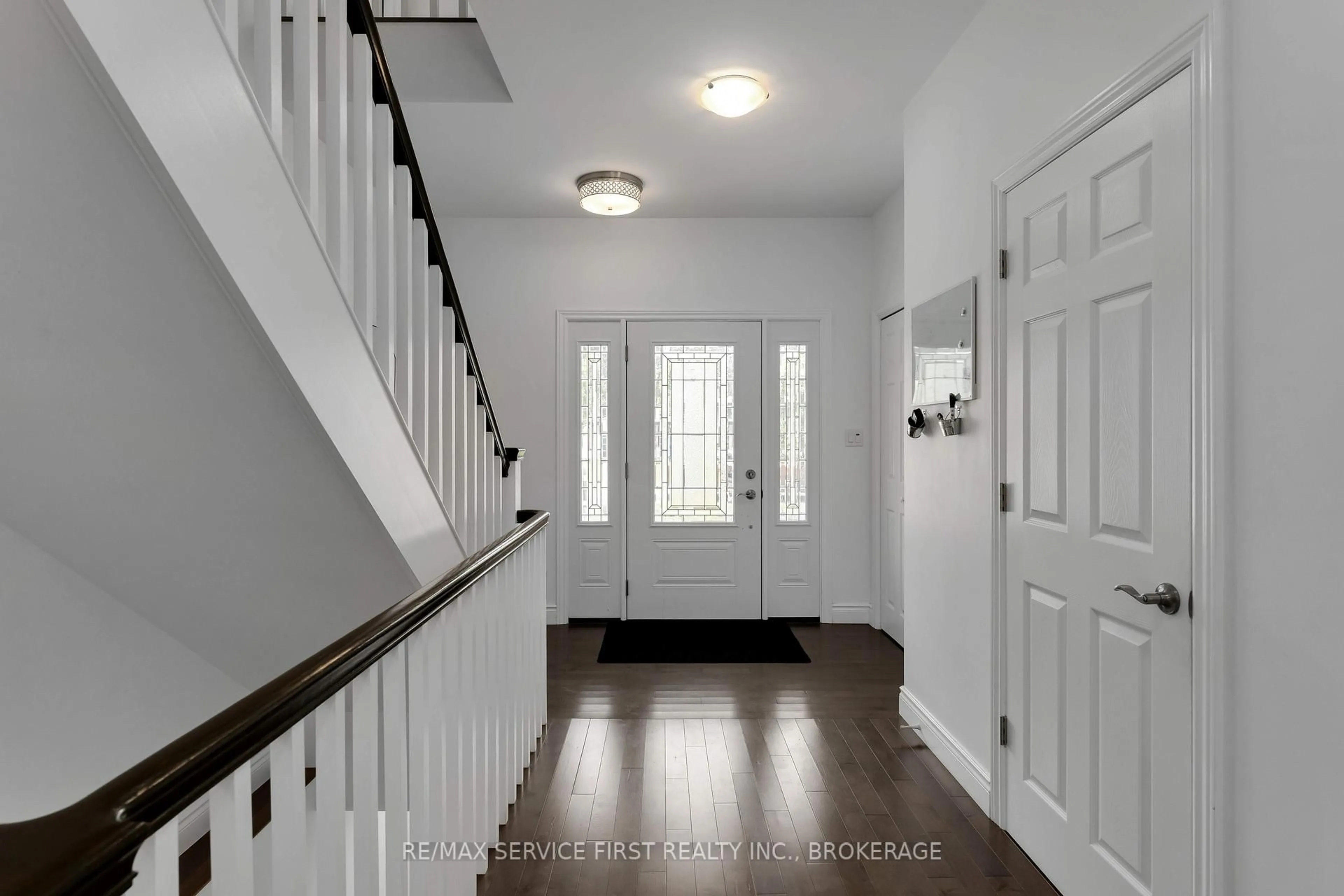 Indoor entryway for 15 Bishop St, Kingston Ontario K7M 3P5