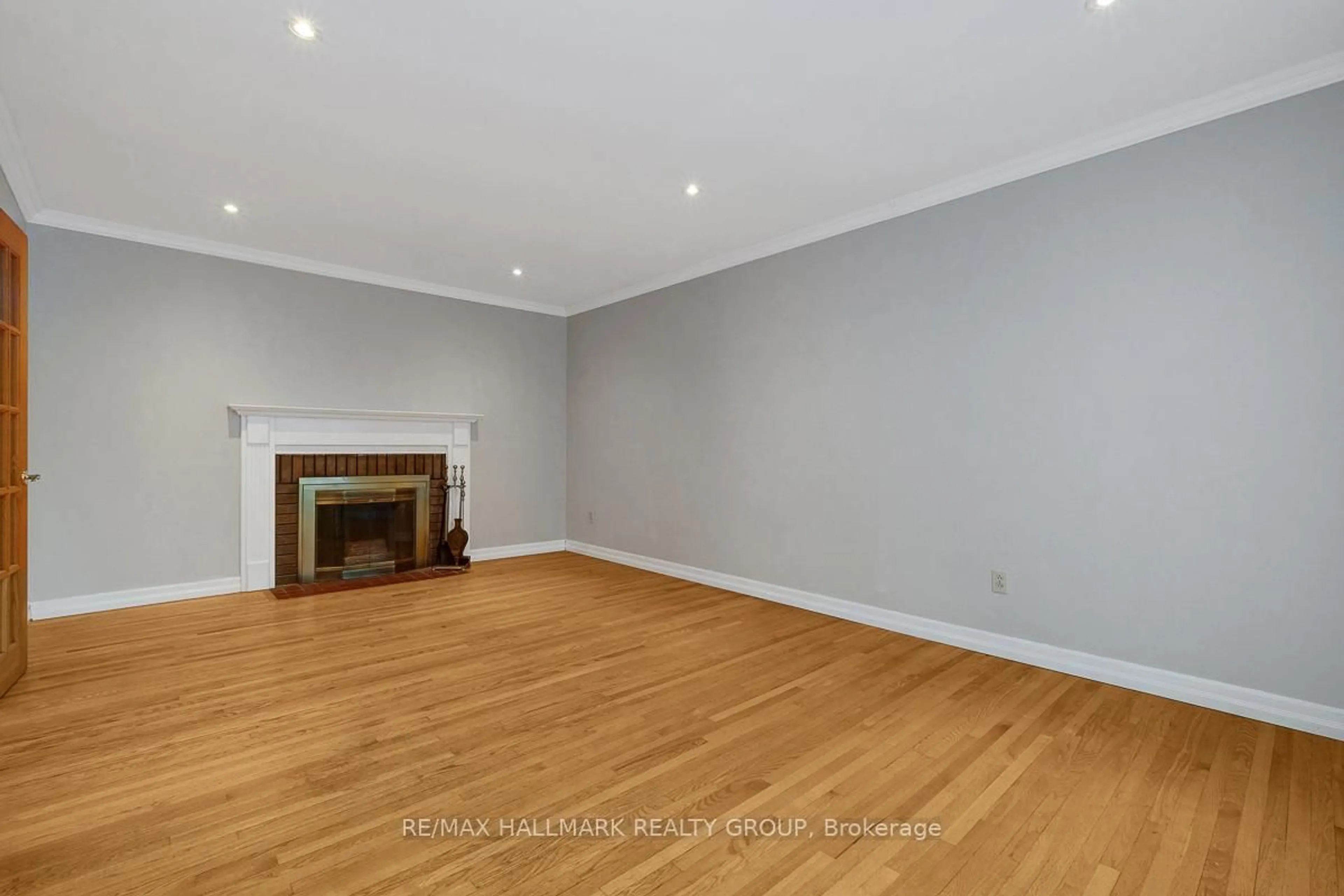 A pic of a room for 2149 Hubbard Cres, Ottawa Ontario K1J 6L3