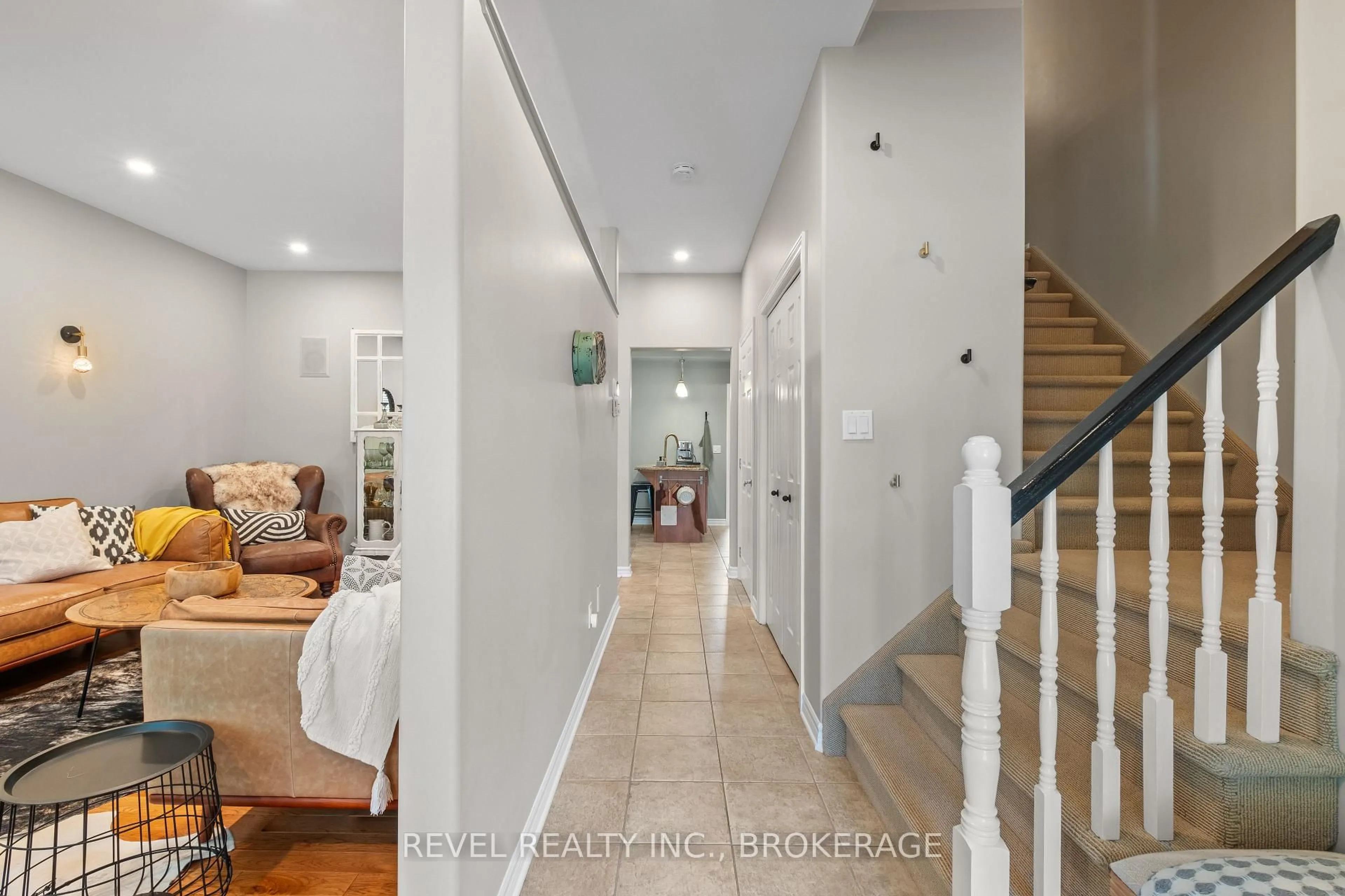 Indoor entryway for 669 Augusta Dr, Kingston Ontario K7P 3J3