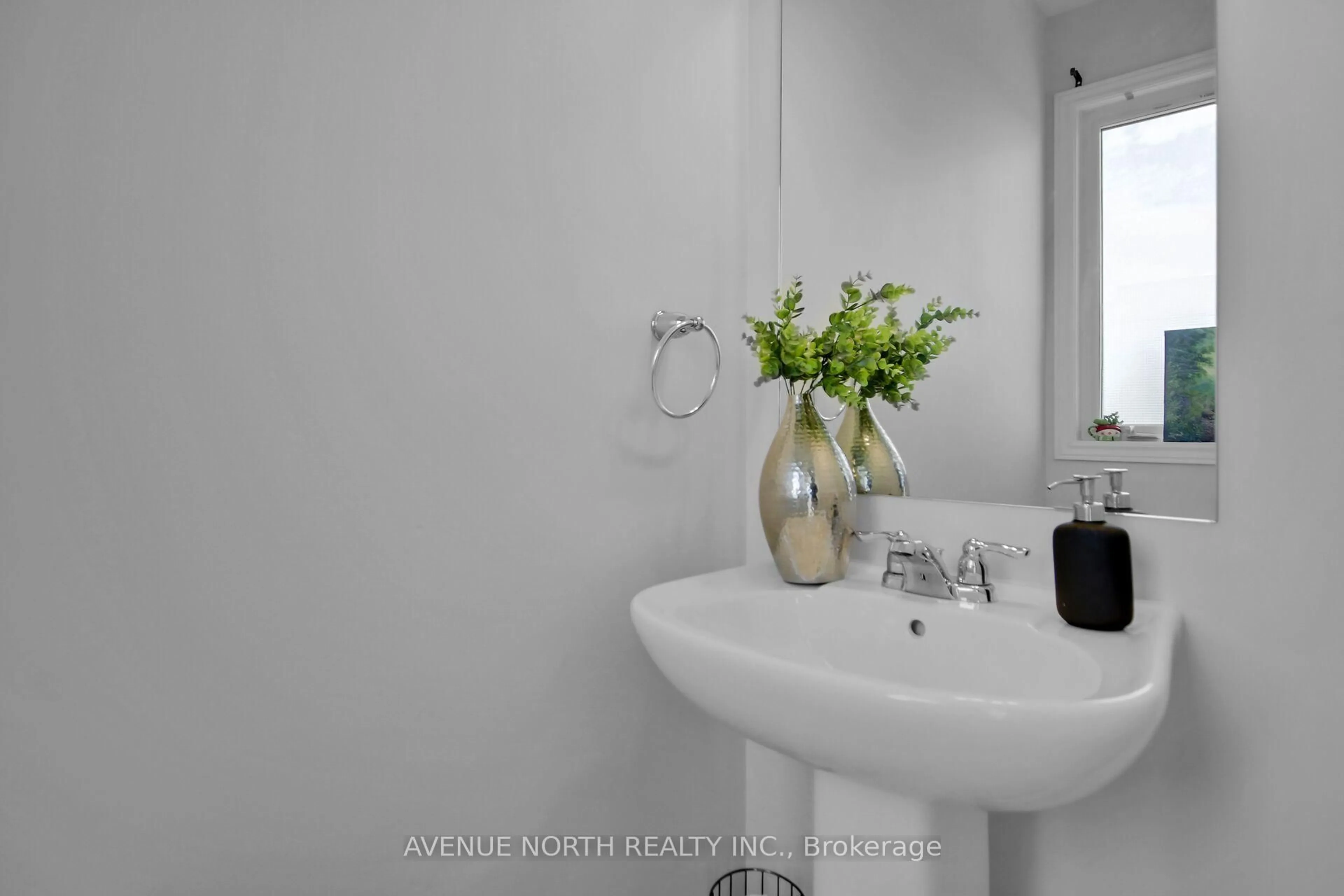 Standard bathroom, ceramic/tile floor for 4772 Abbott St, Ottawa Ontario K2S 1B9
