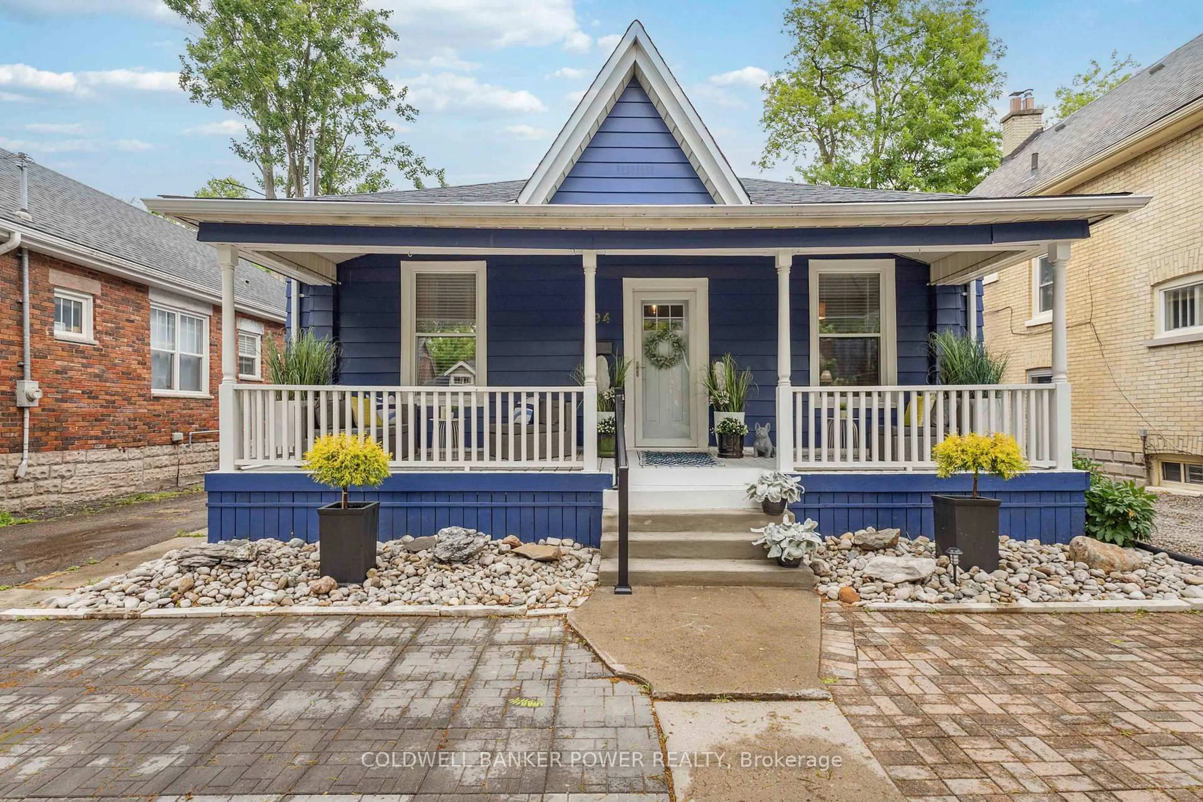 Home with vinyl exterior material, street for 594 Rosedale St, London East Ontario N6B 2C6