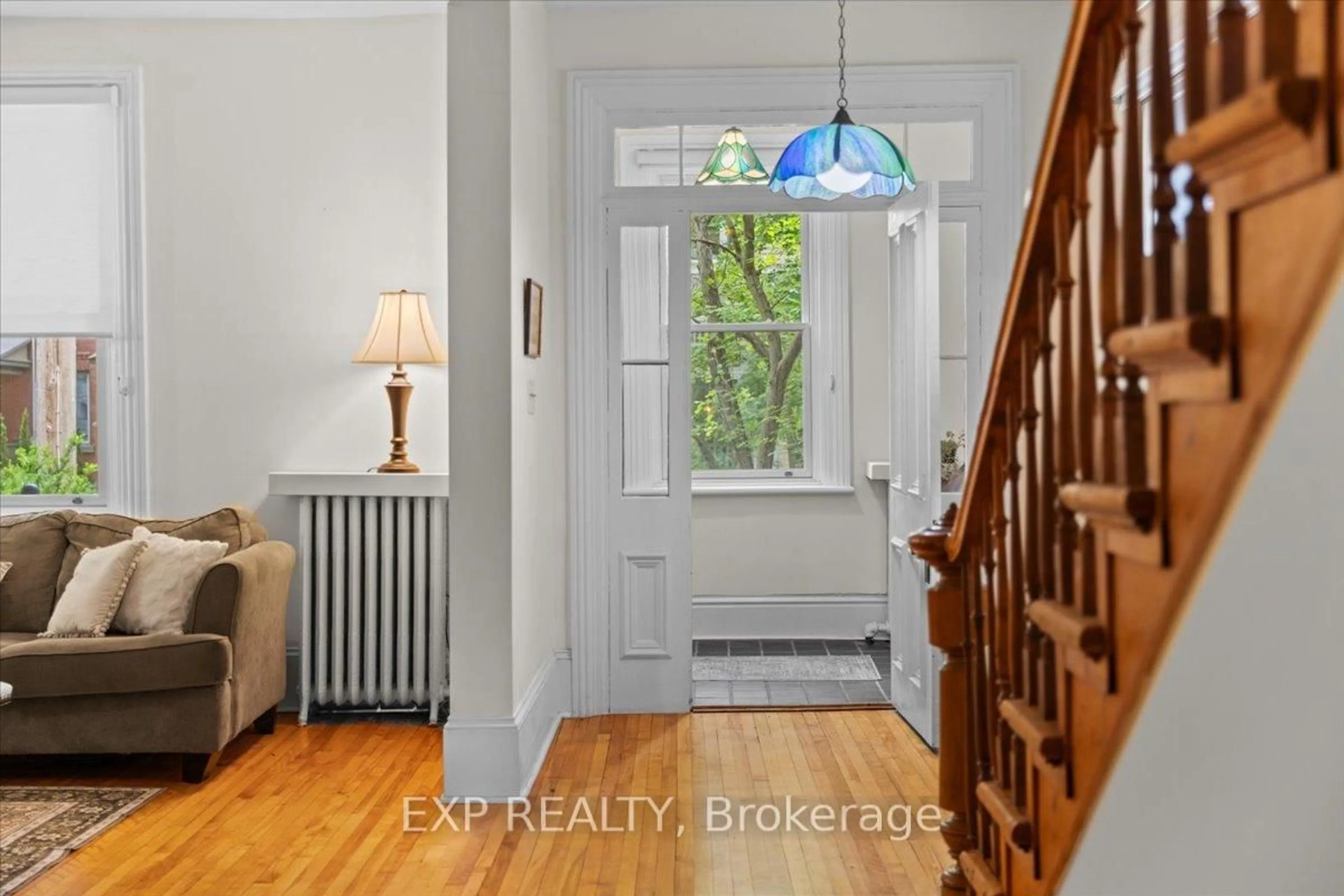 Indoor entryway for 107 Stanley Ave, Ottawa Ontario K1M 1N8