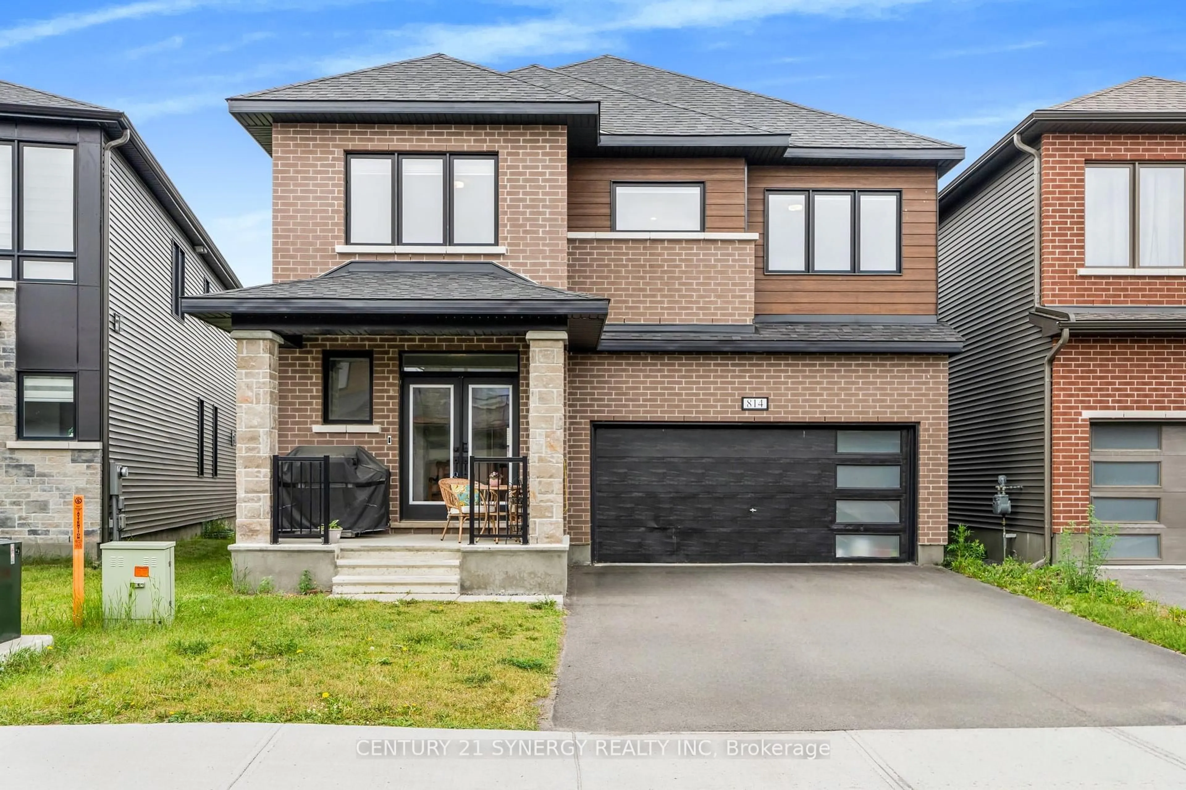 Home with brick exterior material, street for 814 Crossgate St, Ottawa Ontario K2J 7E3