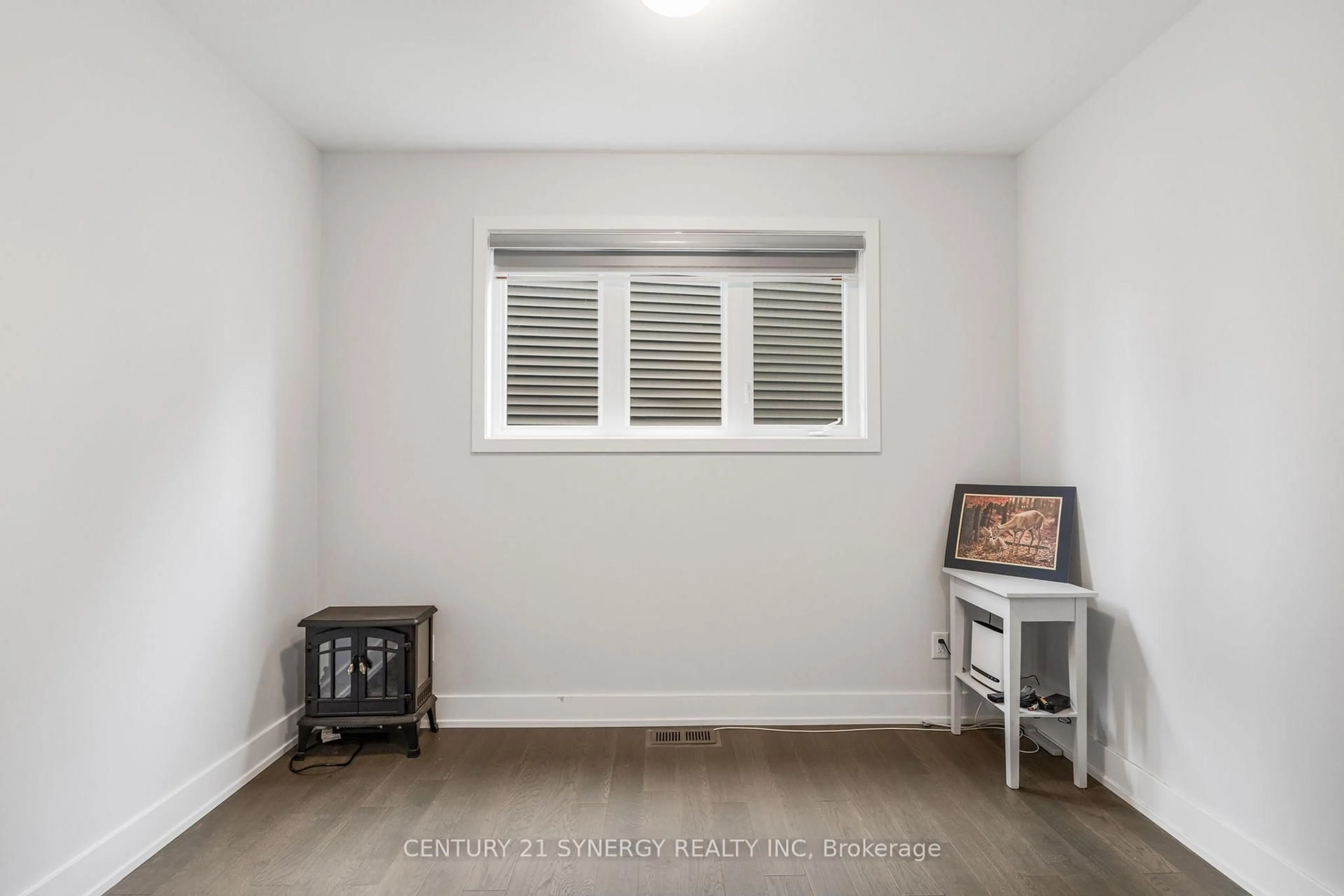 A pic of a room for 814 Crossgate St, Ottawa Ontario K2J 7E3