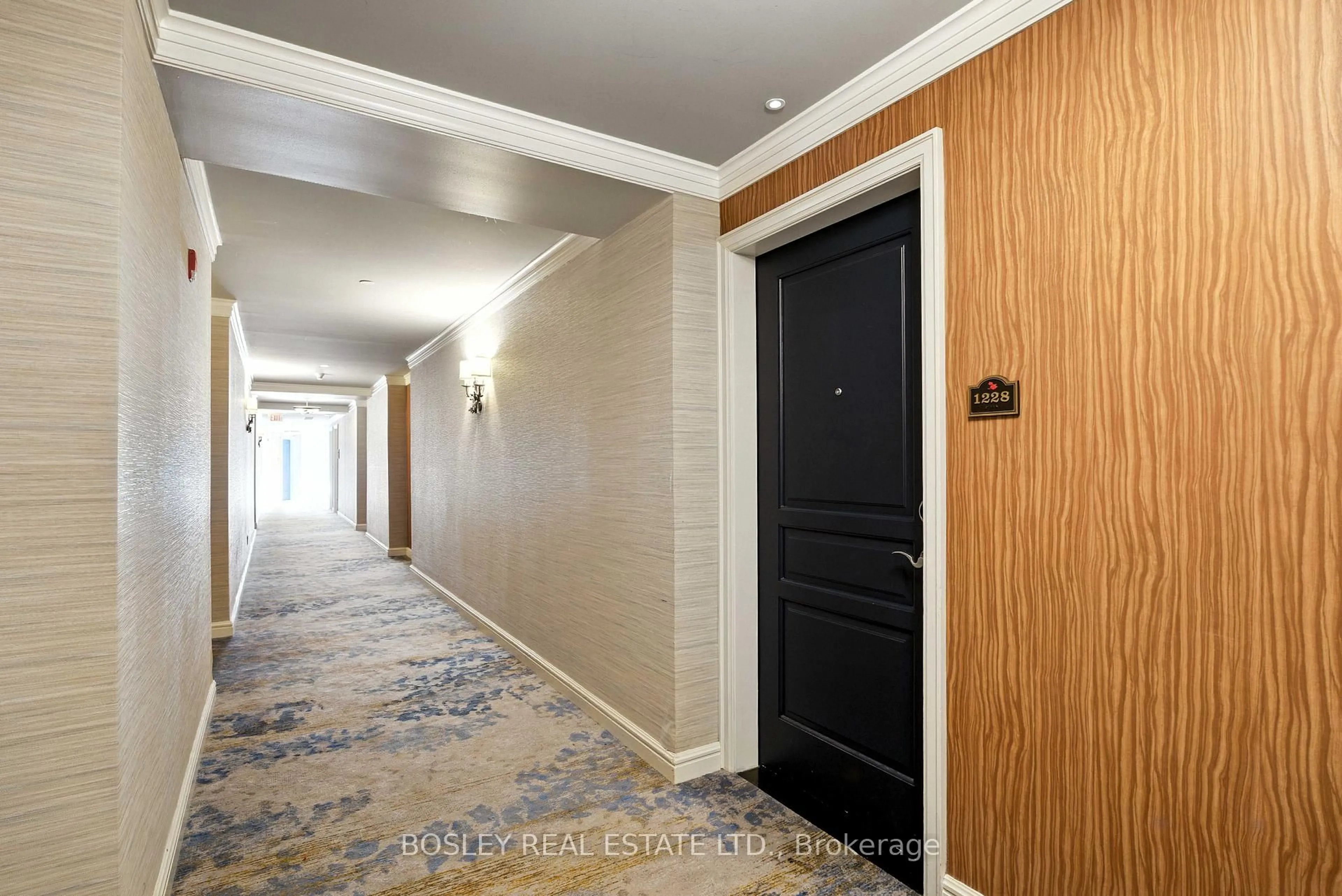 Indoor foyer for 1050 Paignton House Rd #1228, Muskoka Lakes Ontario P0B 1G0