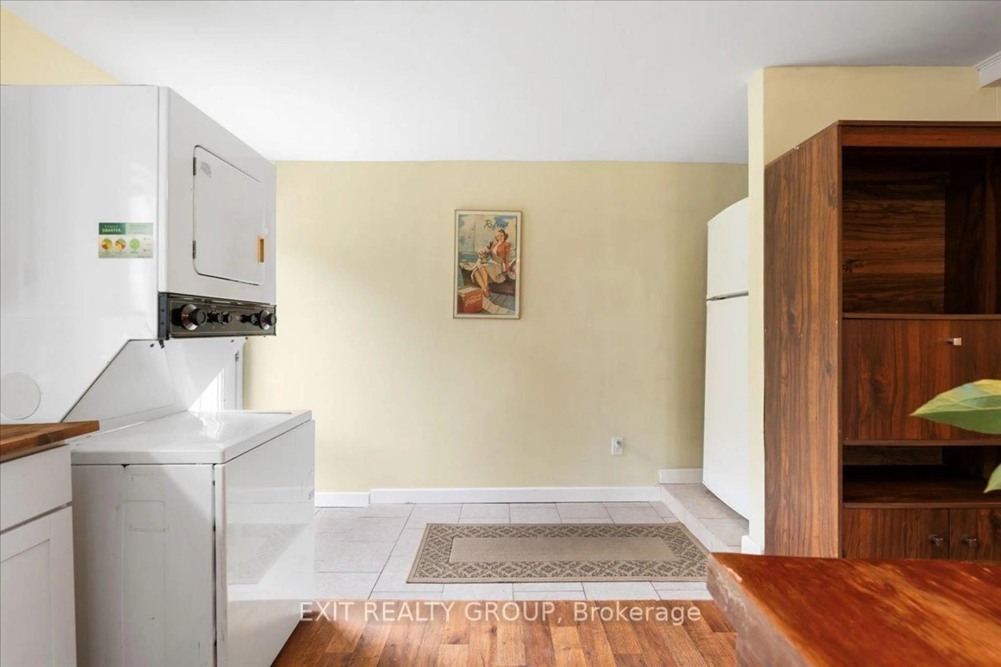 Standard kitchen, unknown for 101 Durham St, Madoc Ontario K0K 2K0