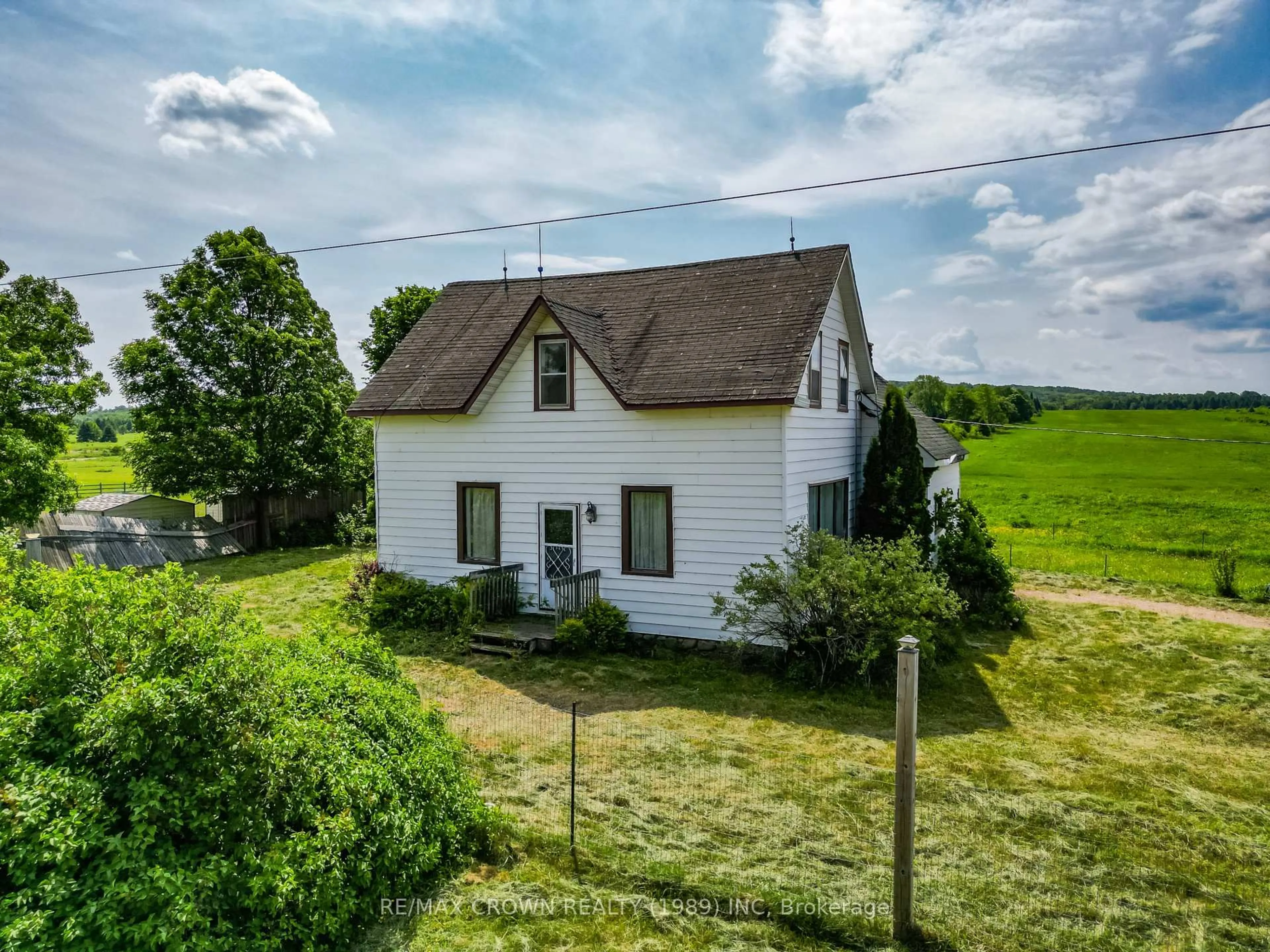 A pic from outside/outdoor area/front of a property/back of a property/a pic from drone, building for 1196 Development Rd, Bonfield Ontario P0H 2E0
