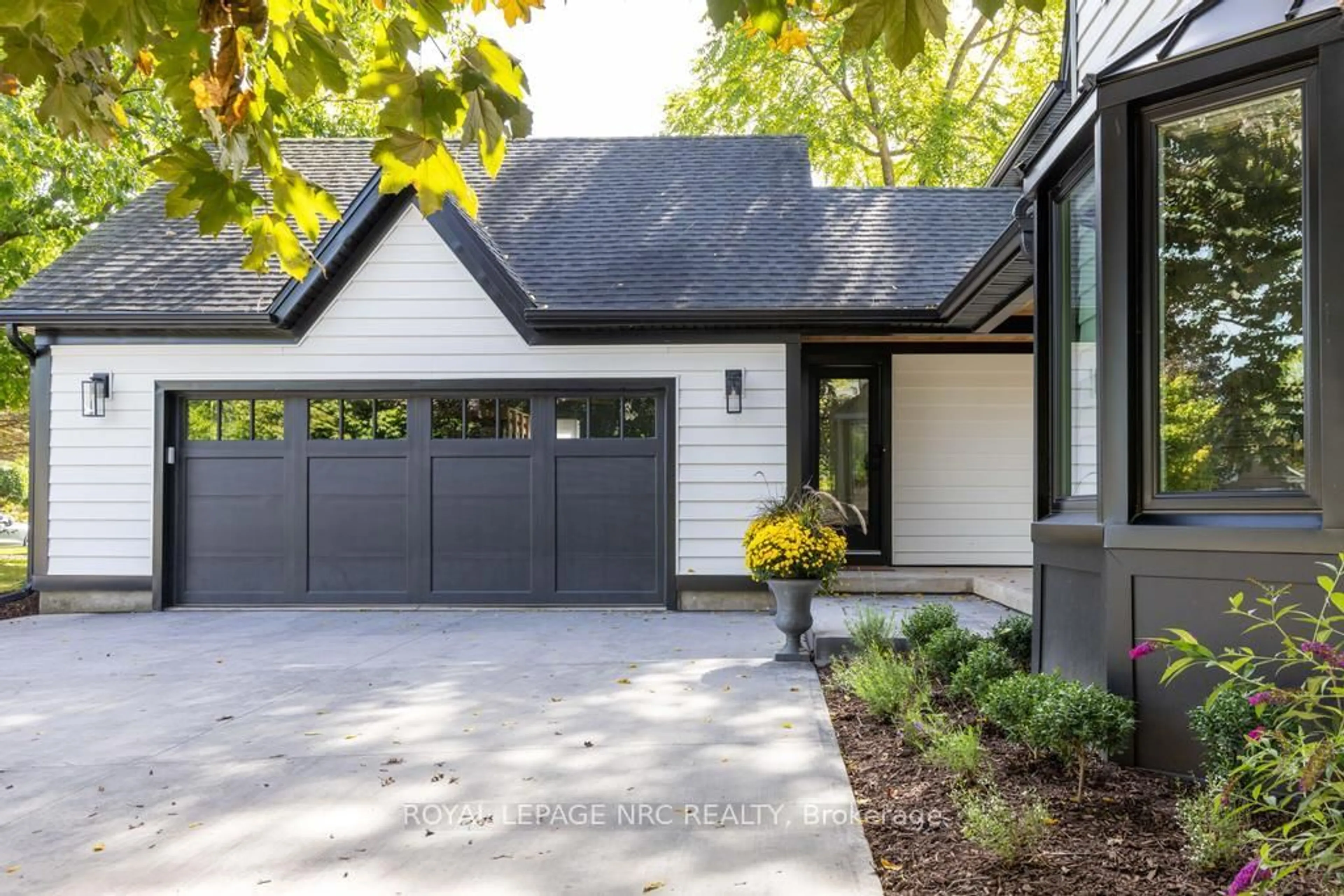 Home with brick exterior material, street for 12 Scottdale Crt, Pelham Ontario L0S 1E3