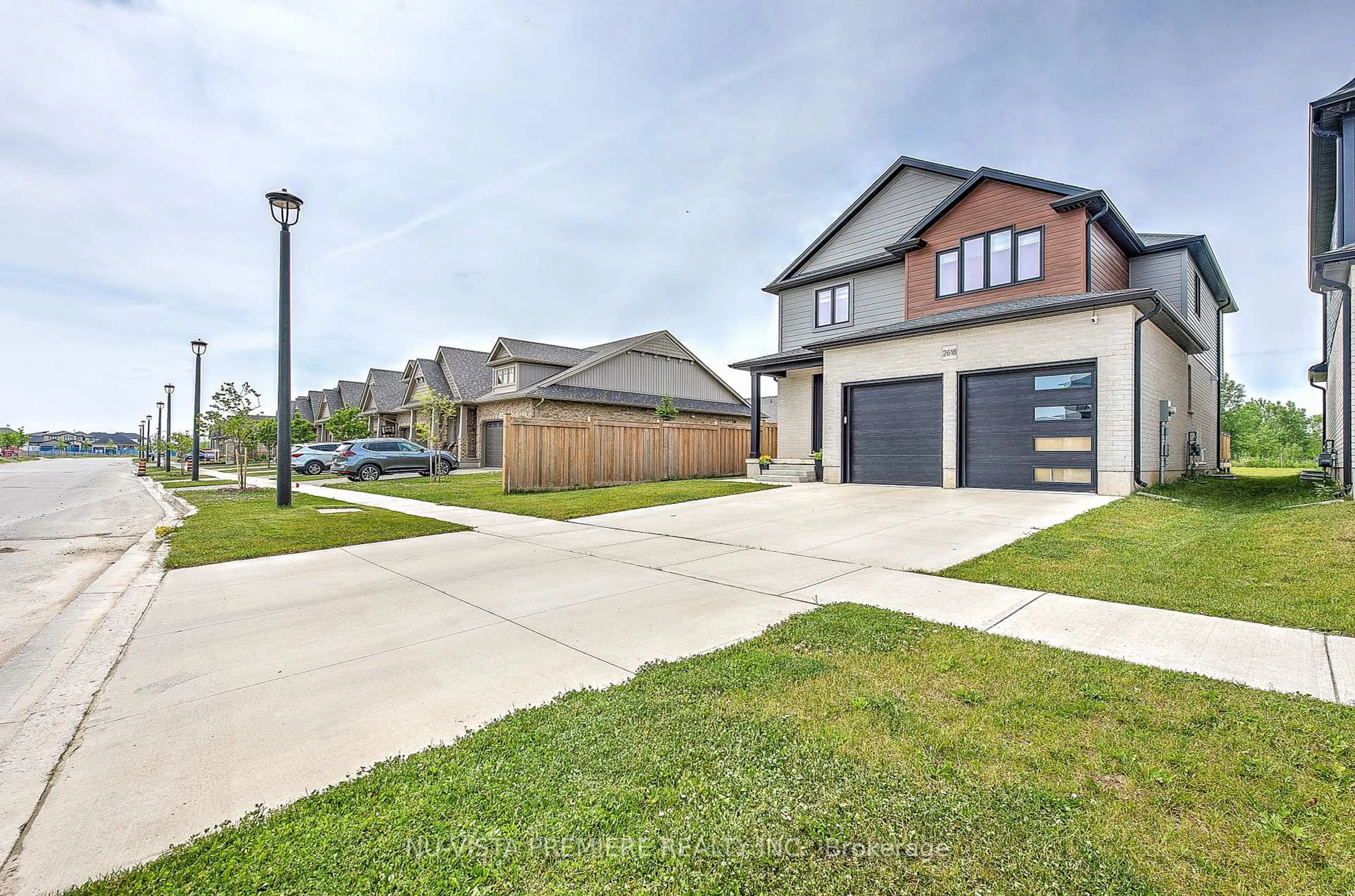 Unknown for 2618 Buroak Dr, London North Ontario N6G 3X7