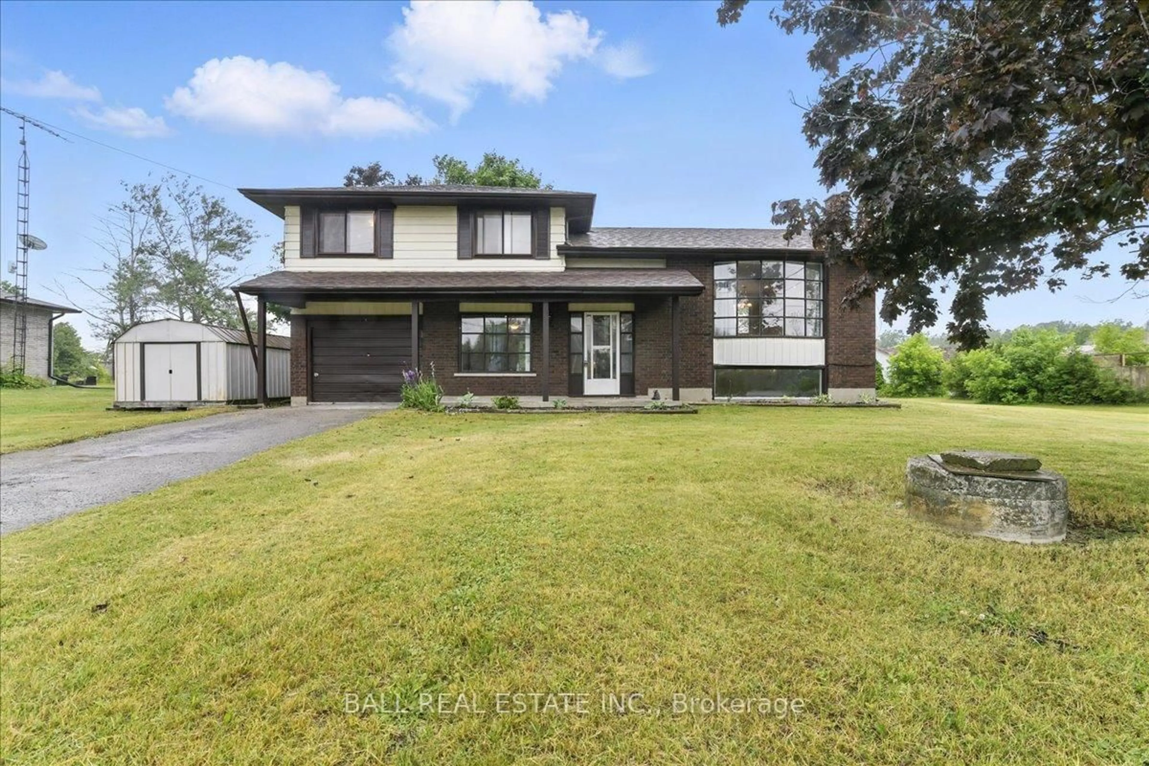 Home with brick exterior material, street for 462 Robinson Rd, Selwyn Ontario K0L 1T0