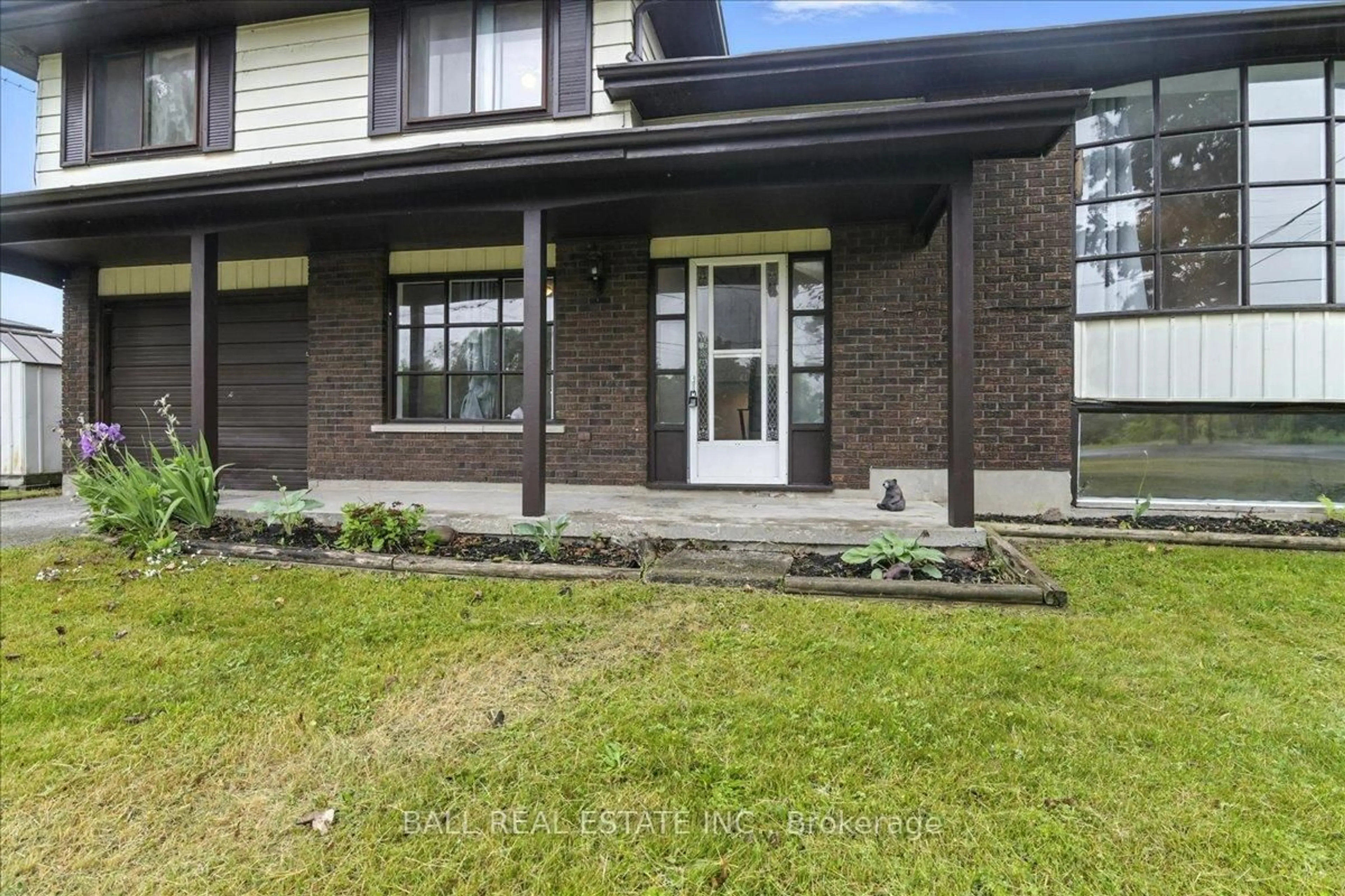 Home with brick exterior material, street for 462 Robinson Rd, Selwyn Ontario K0L 1T0