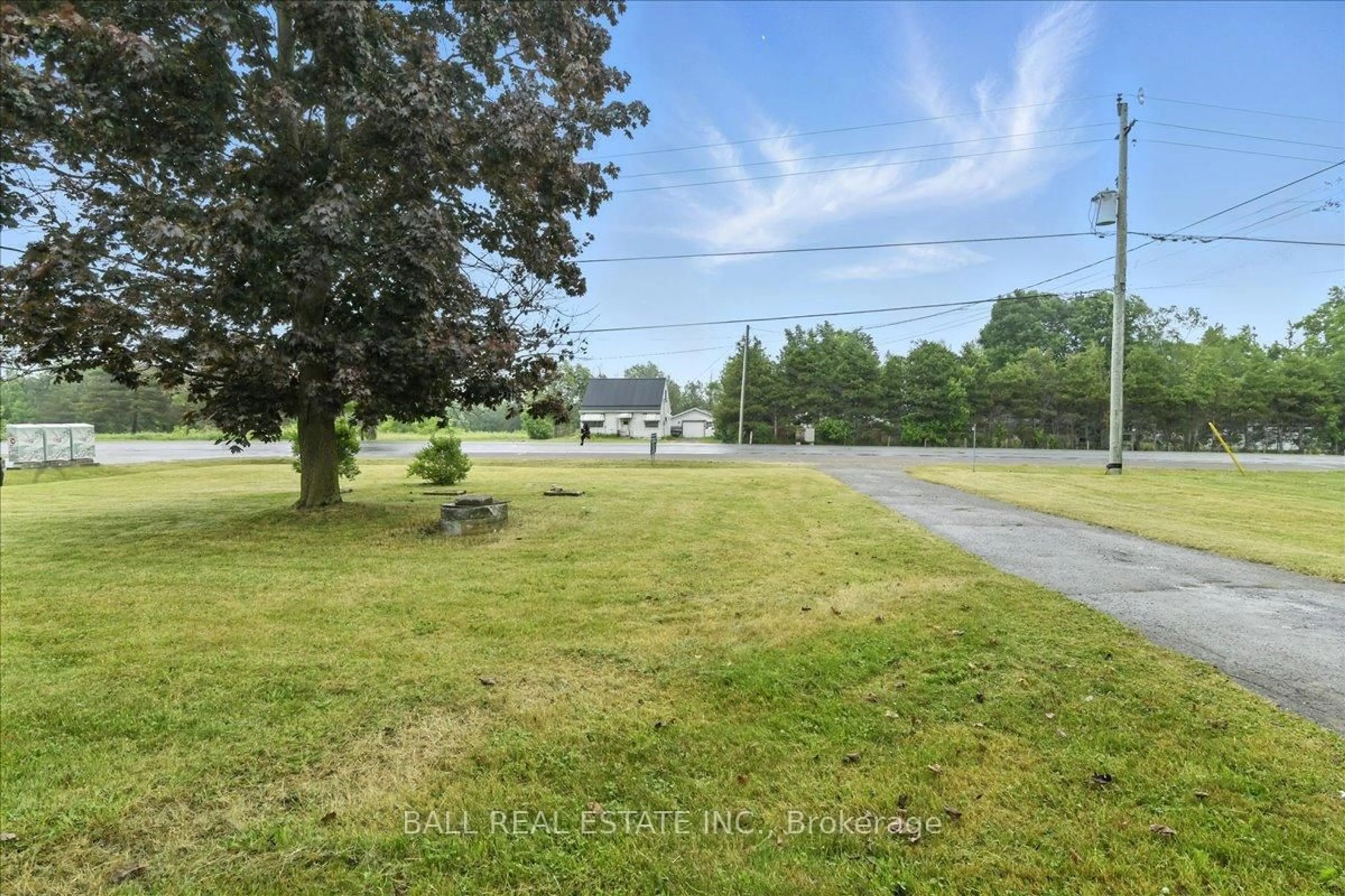 A pic from outside/outdoor area/front of a property/back of a property/a pic from drone, unknown for 462 Robinson Rd, Selwyn Ontario K0L 1T0