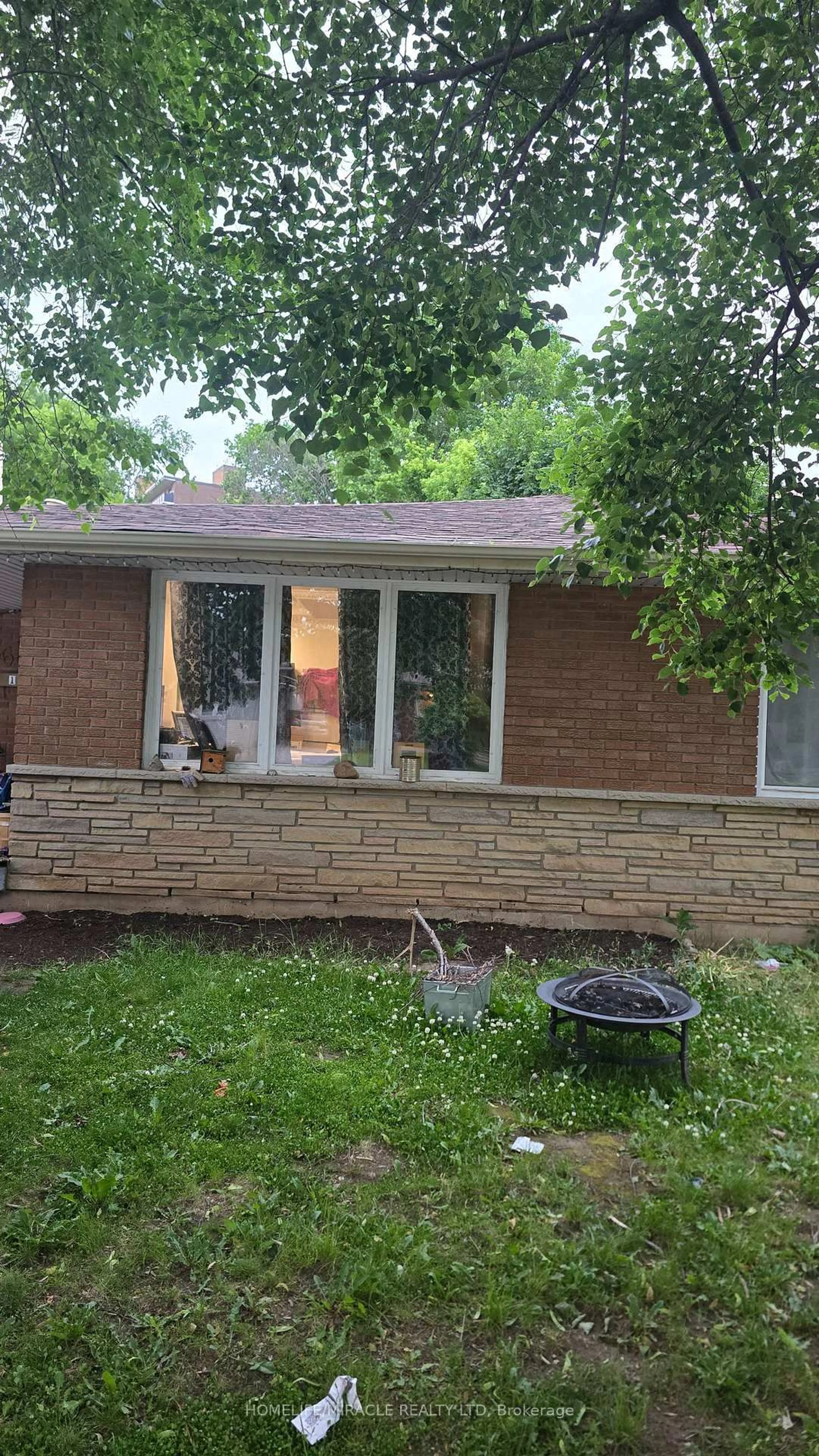 Home with brick exterior material, street for 60 Gainsborough Rd, Hamilton Ontario L8E 1E1