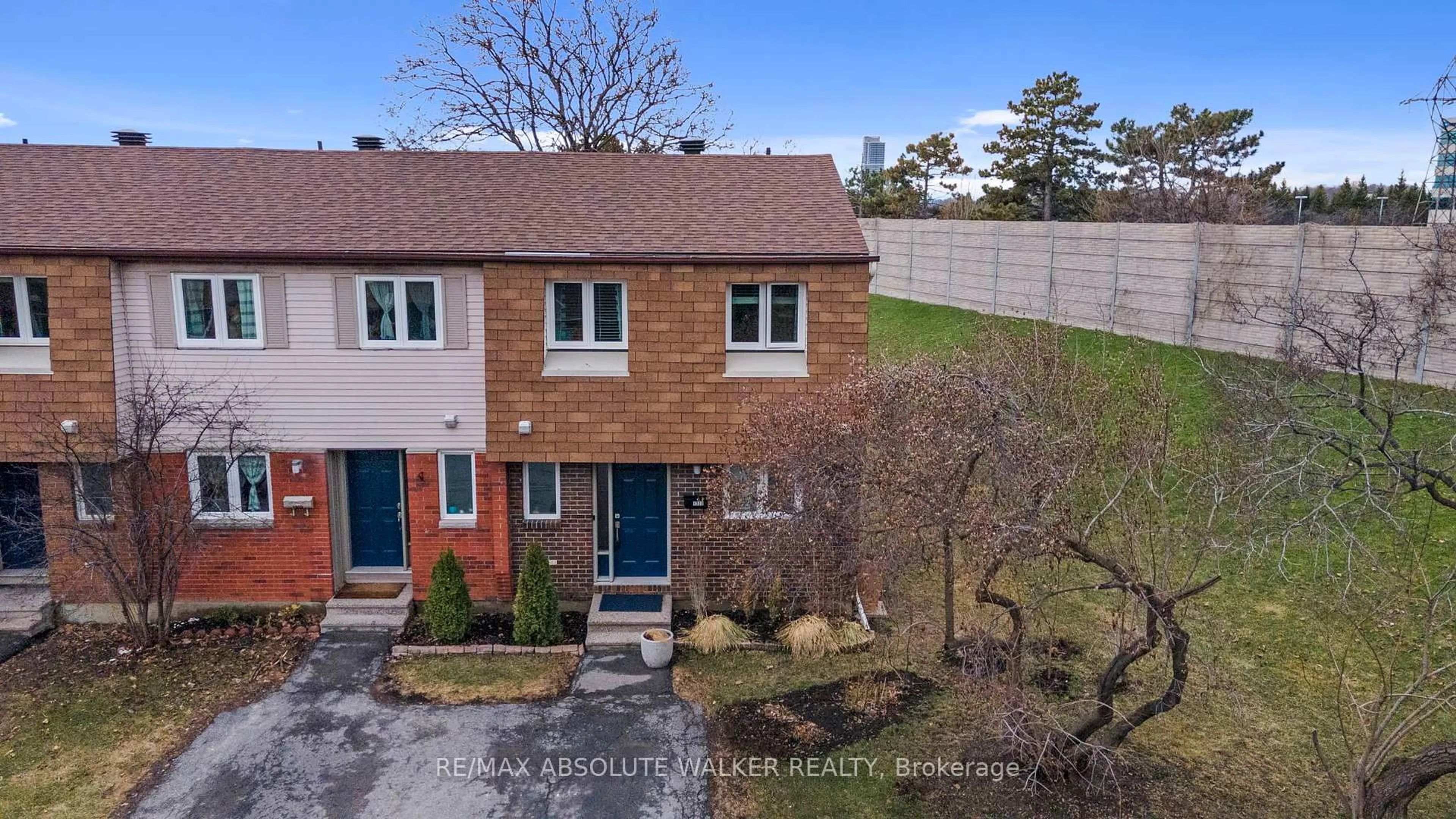 A pic from outside/outdoor area/front of a property/back of a property/a pic from drone, street for 1300 Alness Crt, Ottawa Ontario K1B 5H2