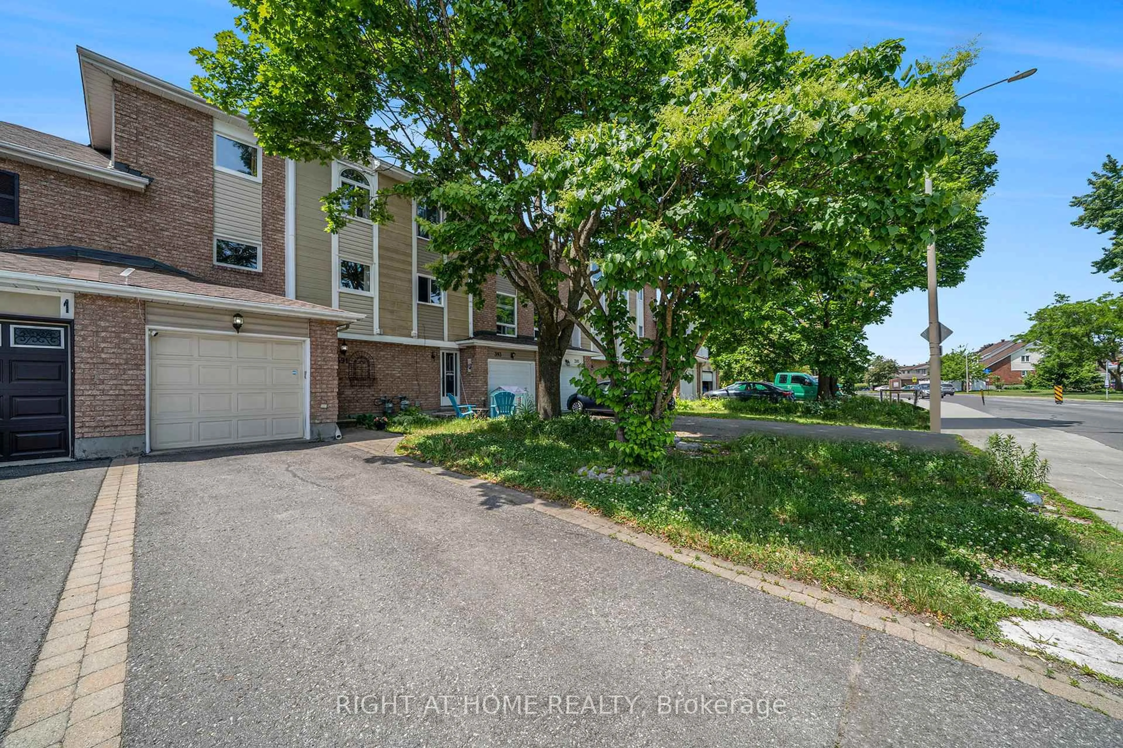 A pic from outside/outdoor area/front of a property/back of a property/a pic from drone, street for 391 Princess Louise Dr, Orleans Ontario K4A 2K5
