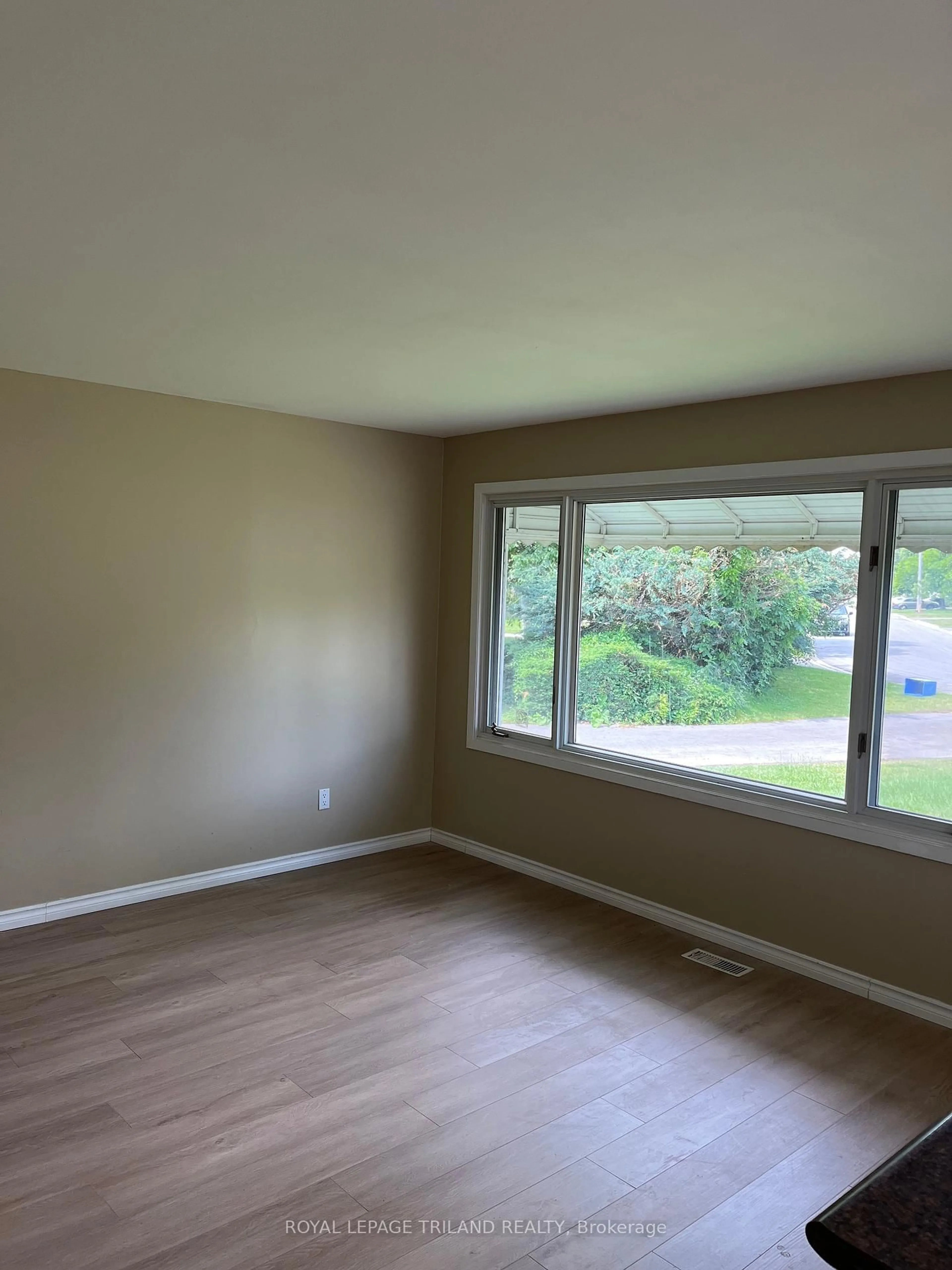 A pic of a room for 1683 Hansuld St, London East Ontario N5V 1Y6