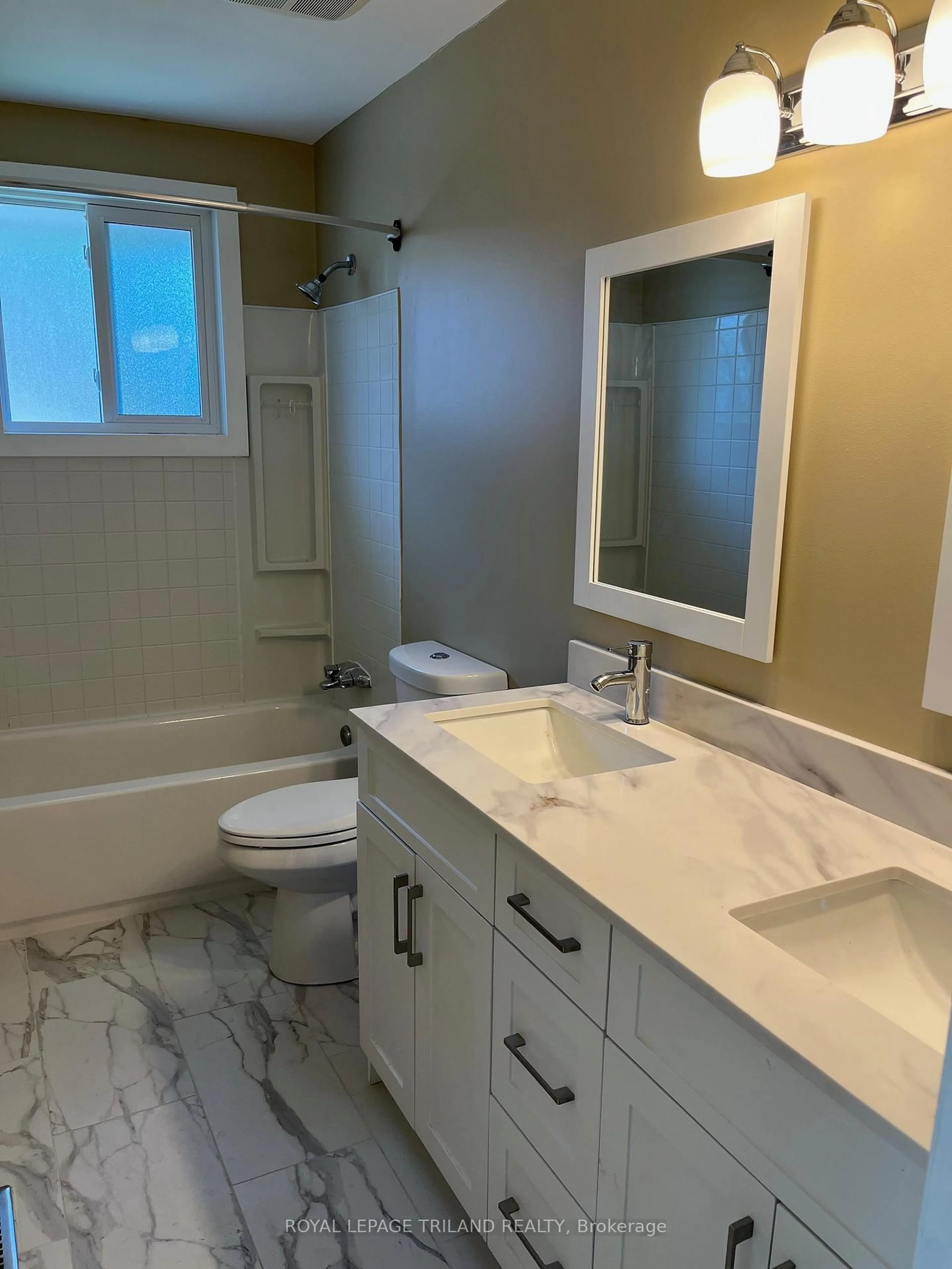 Contemporary bathroom, ceramic/tile floor for 1683 Hansuld St, London East Ontario N5V 1Y6
