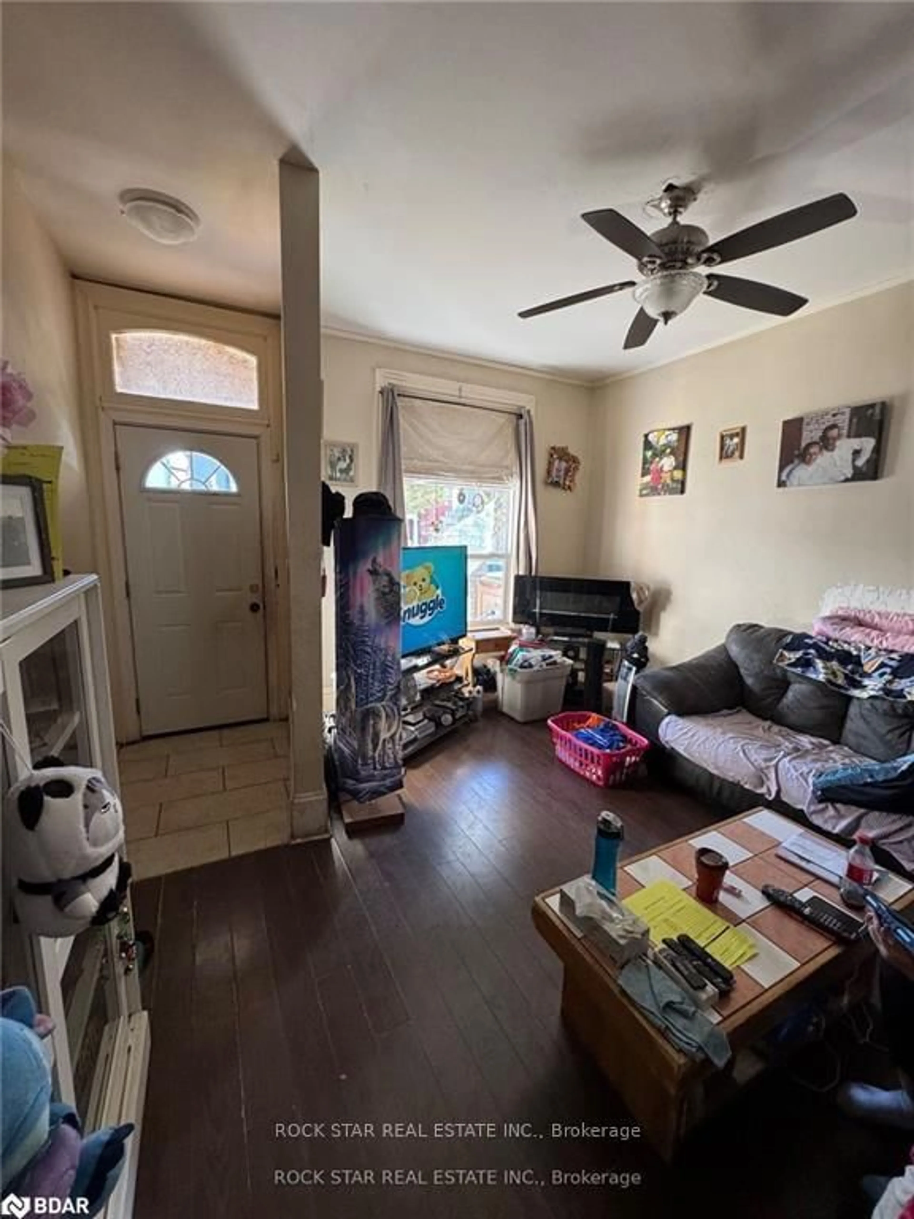A pic of a room for 73 Cathcart St, Hamilton Ontario L8R 1M6