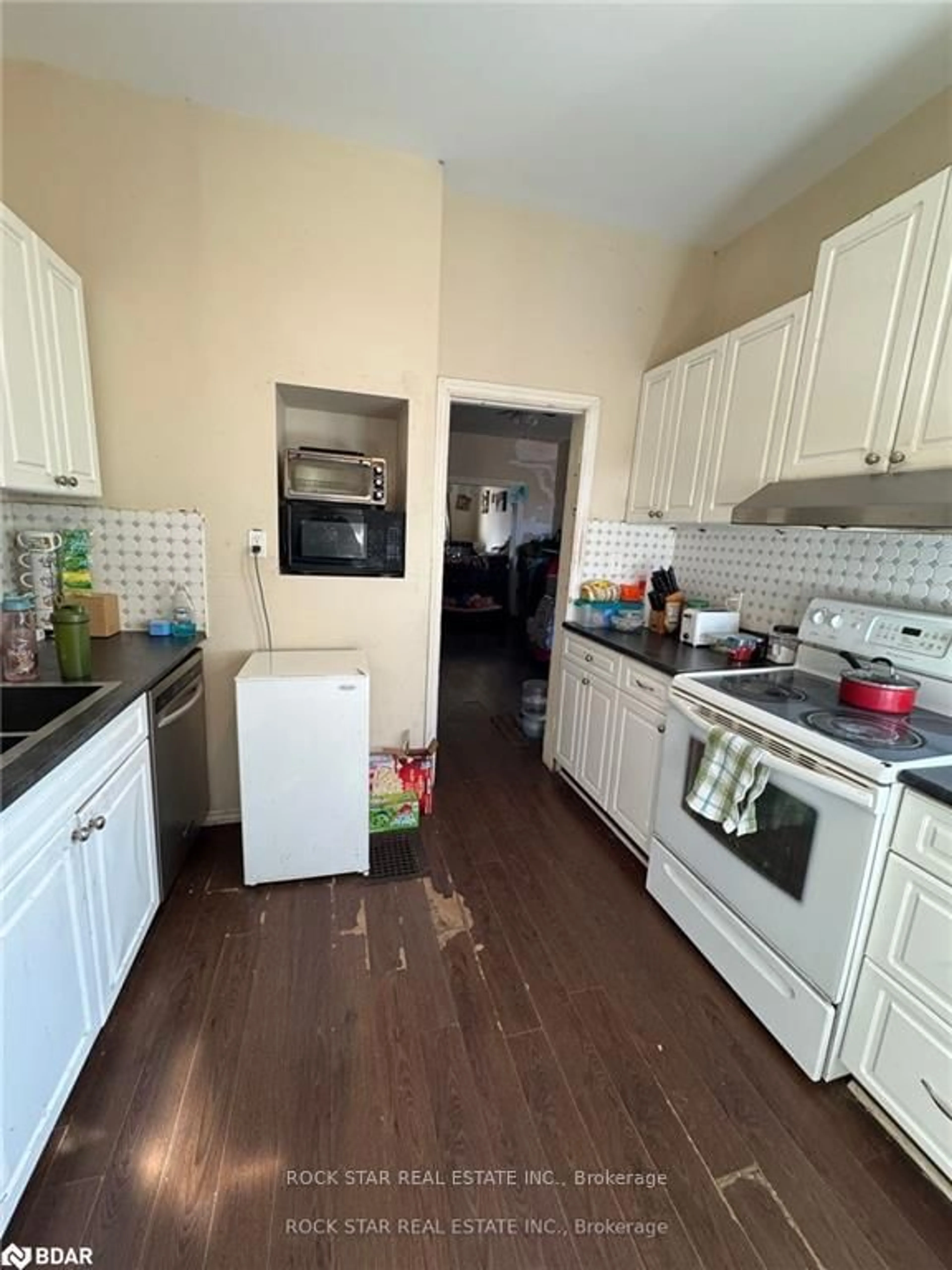 Unknown for 73 Cathcart St, Hamilton Ontario L8R 1M6