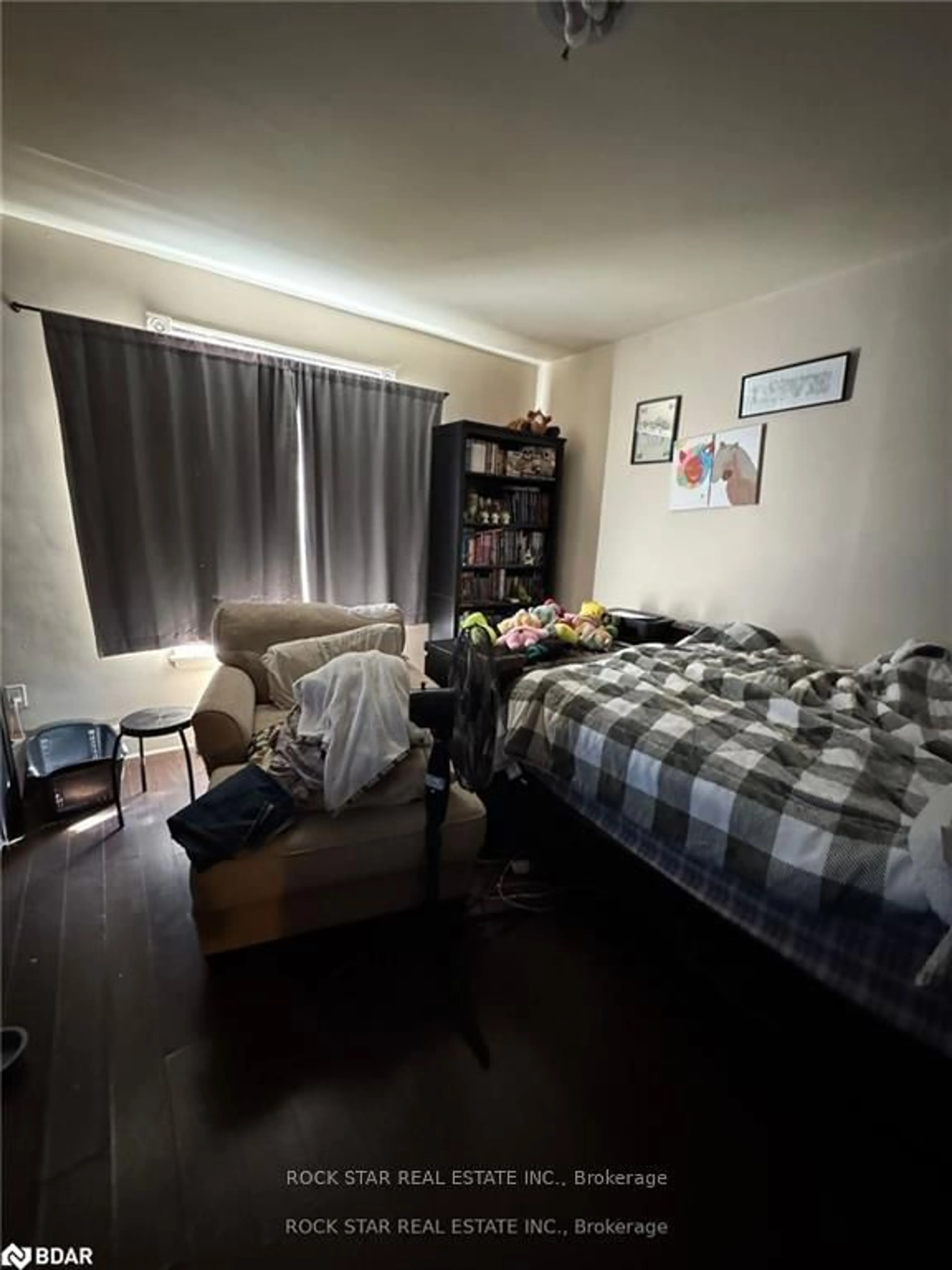 A pic of a room for 73 Cathcart St, Hamilton Ontario L8R 1M6