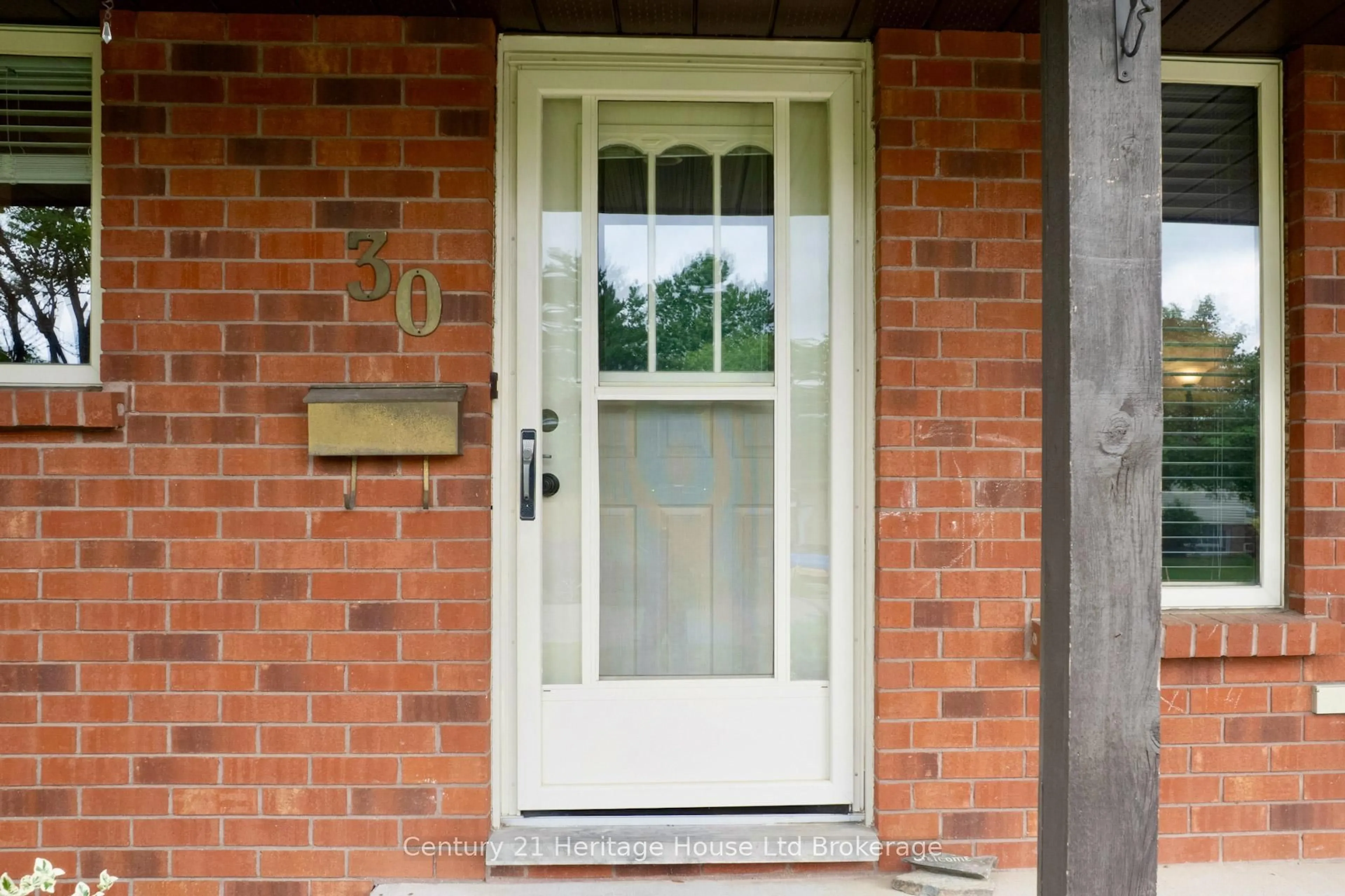 Indoor entryway for 30 Laurel Cres, Ingersoll Ontario N5C 3S4