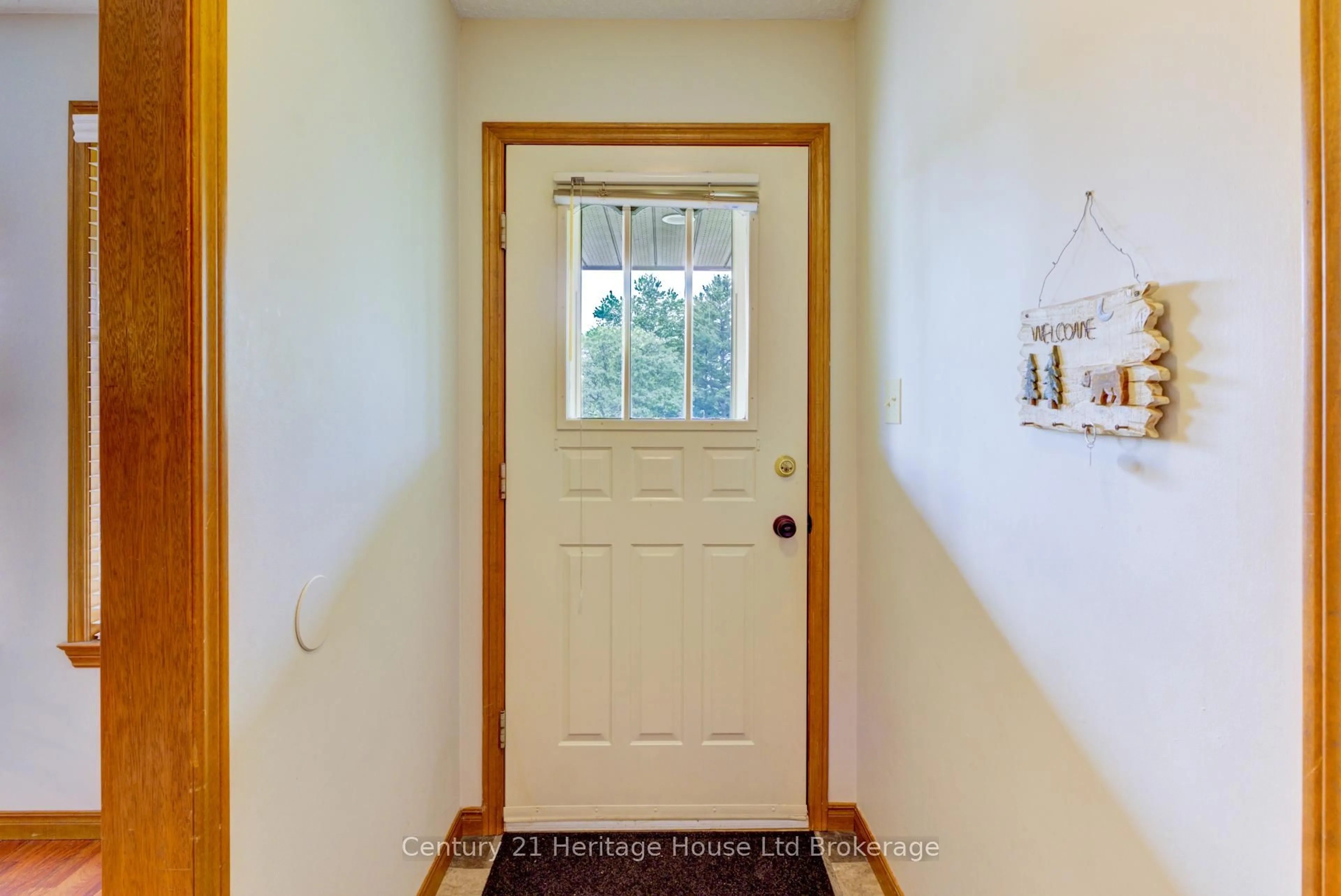 Indoor entryway for 30 Laurel Cres, Ingersoll Ontario N5C 3S4