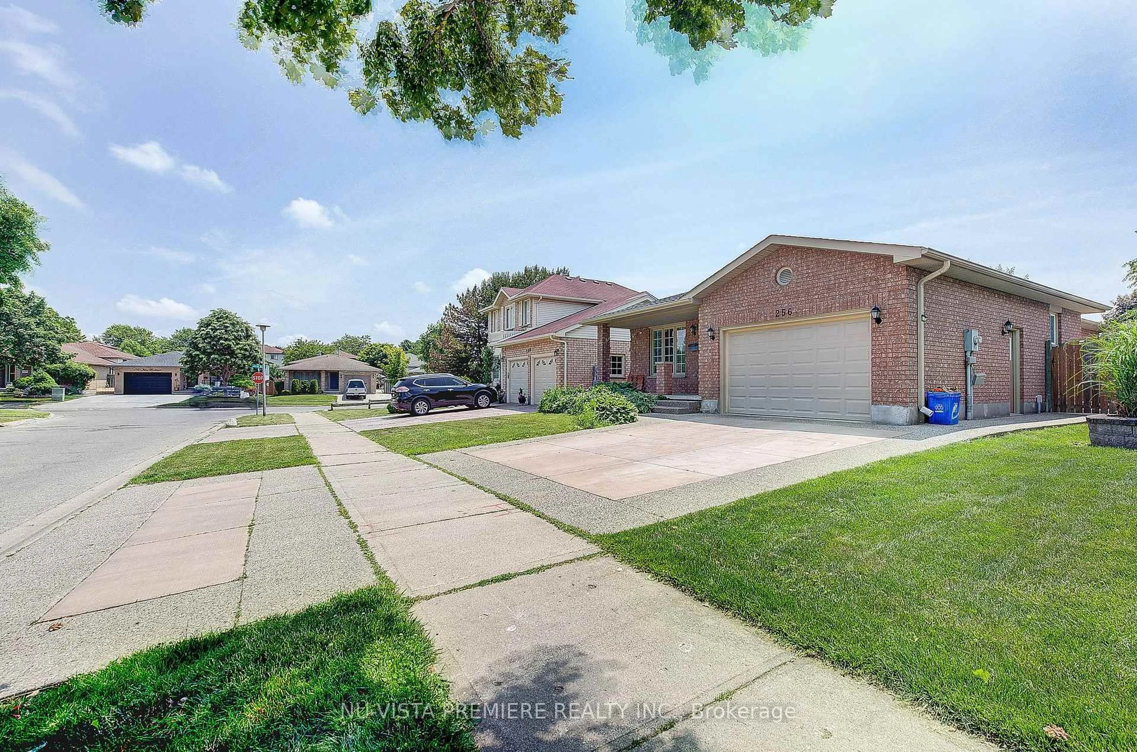 A pic from outside/outdoor area/front of a property/back of a property/a pic from drone, street for 256 Josselyn Dr, London South Ontario N6E 3S5