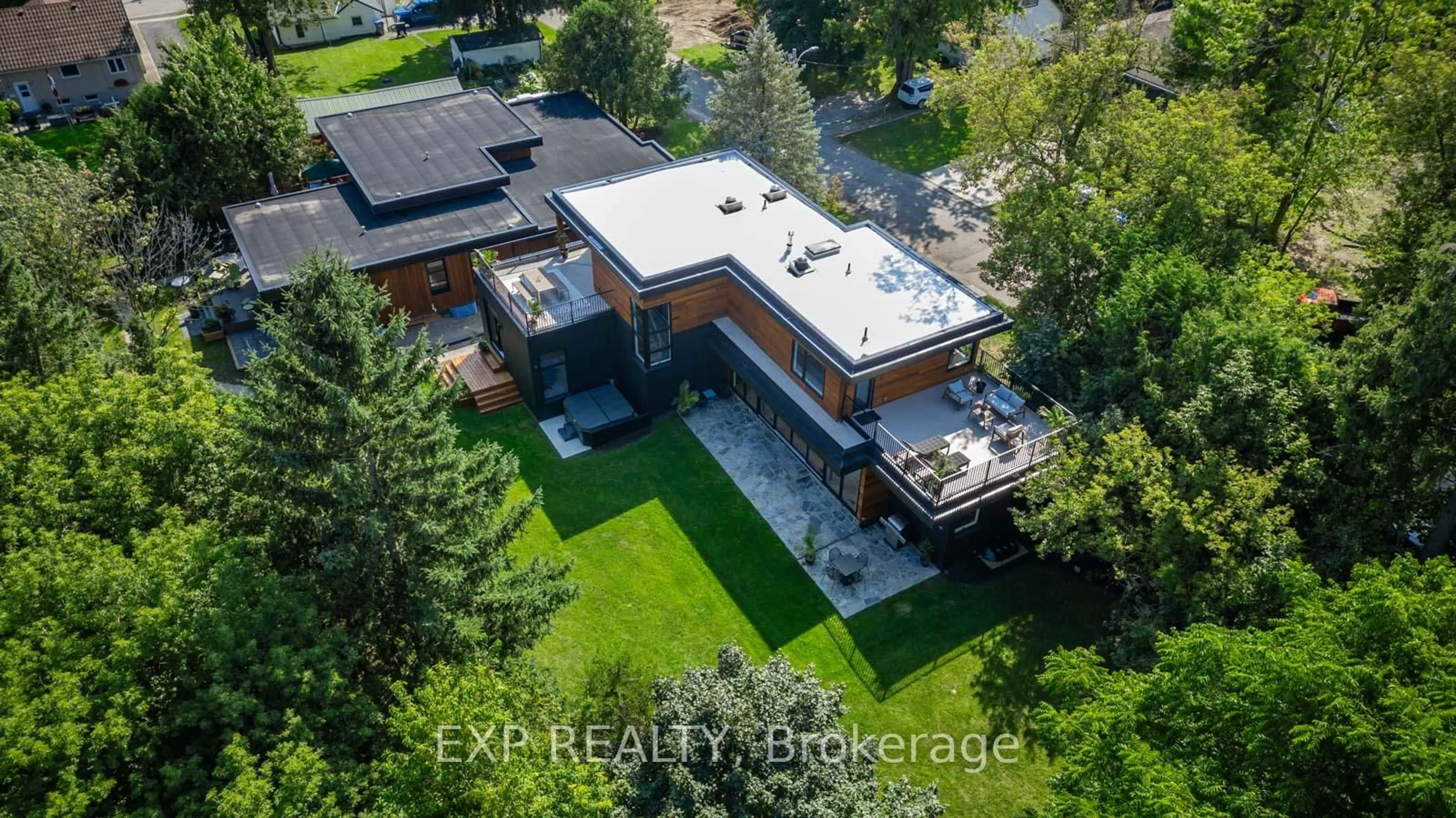 A pic from outside/outdoor area/front of a property/back of a property/a pic from drone, unknown for 151 St Andrews St, St. Marys Ontario N4X 1C3