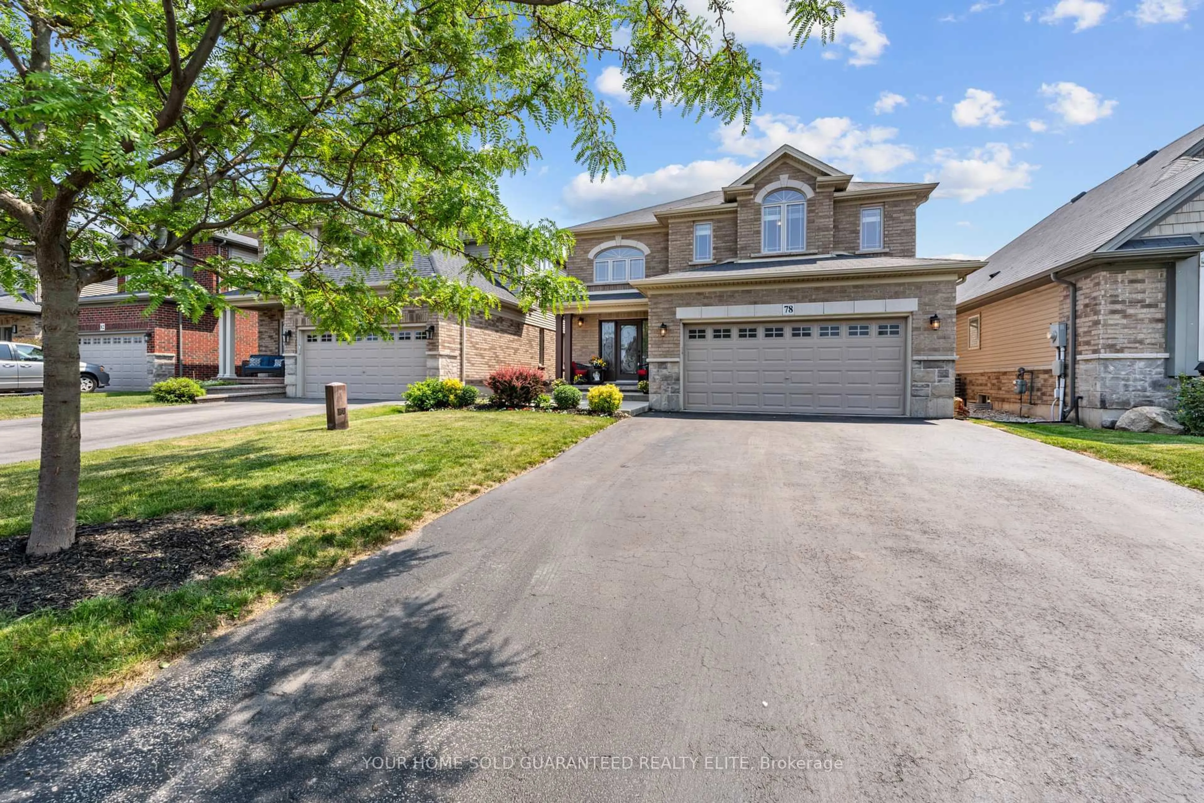 A pic from outside/outdoor area/front of a property/back of a property/a pic from drone, street for 78 Lorne Ave, Grimsby Ontario L3M 2J1
