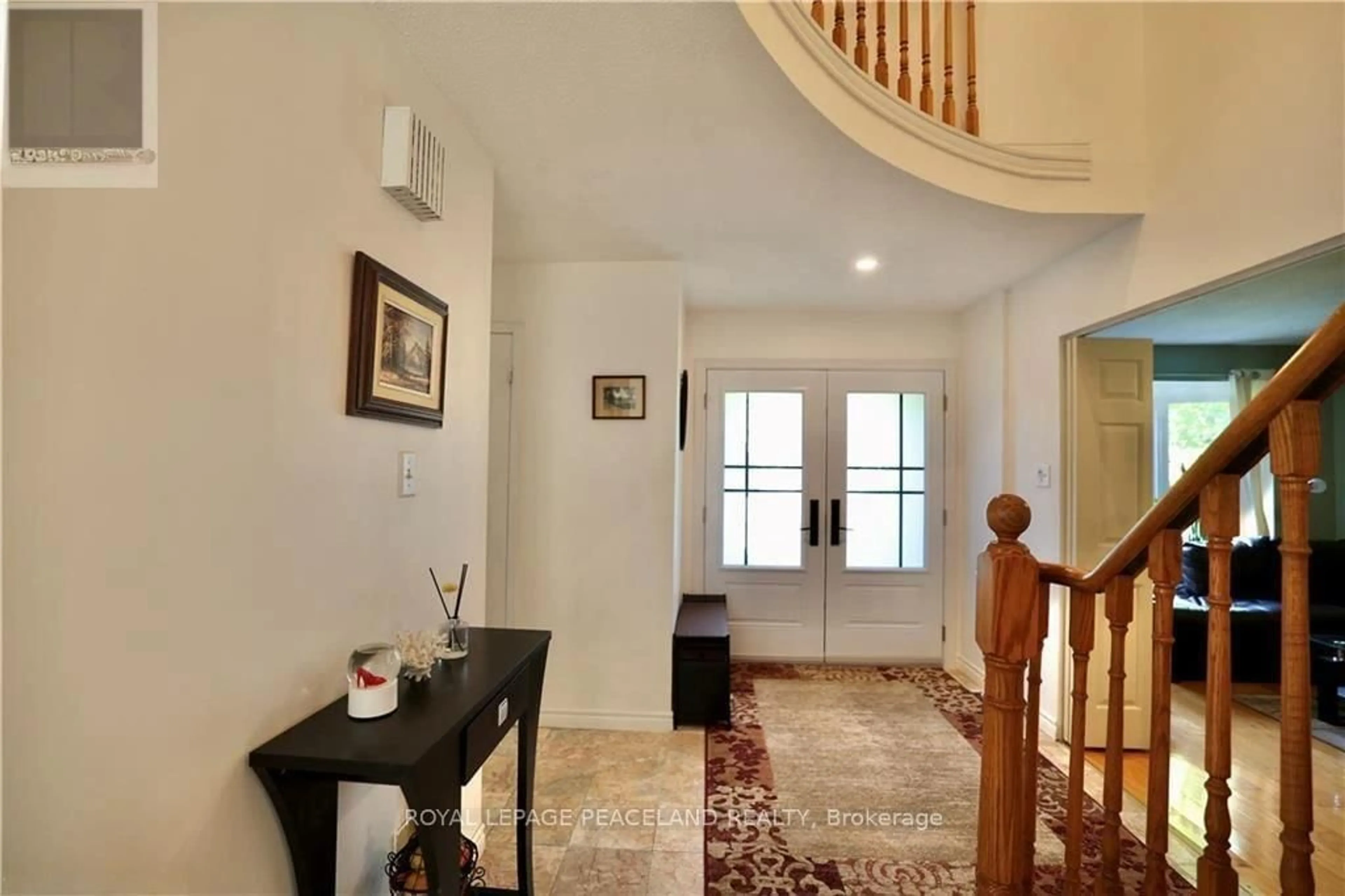 Indoor foyer for 236 Westvale Dr, Waterloo Ontario N2T 1Y1