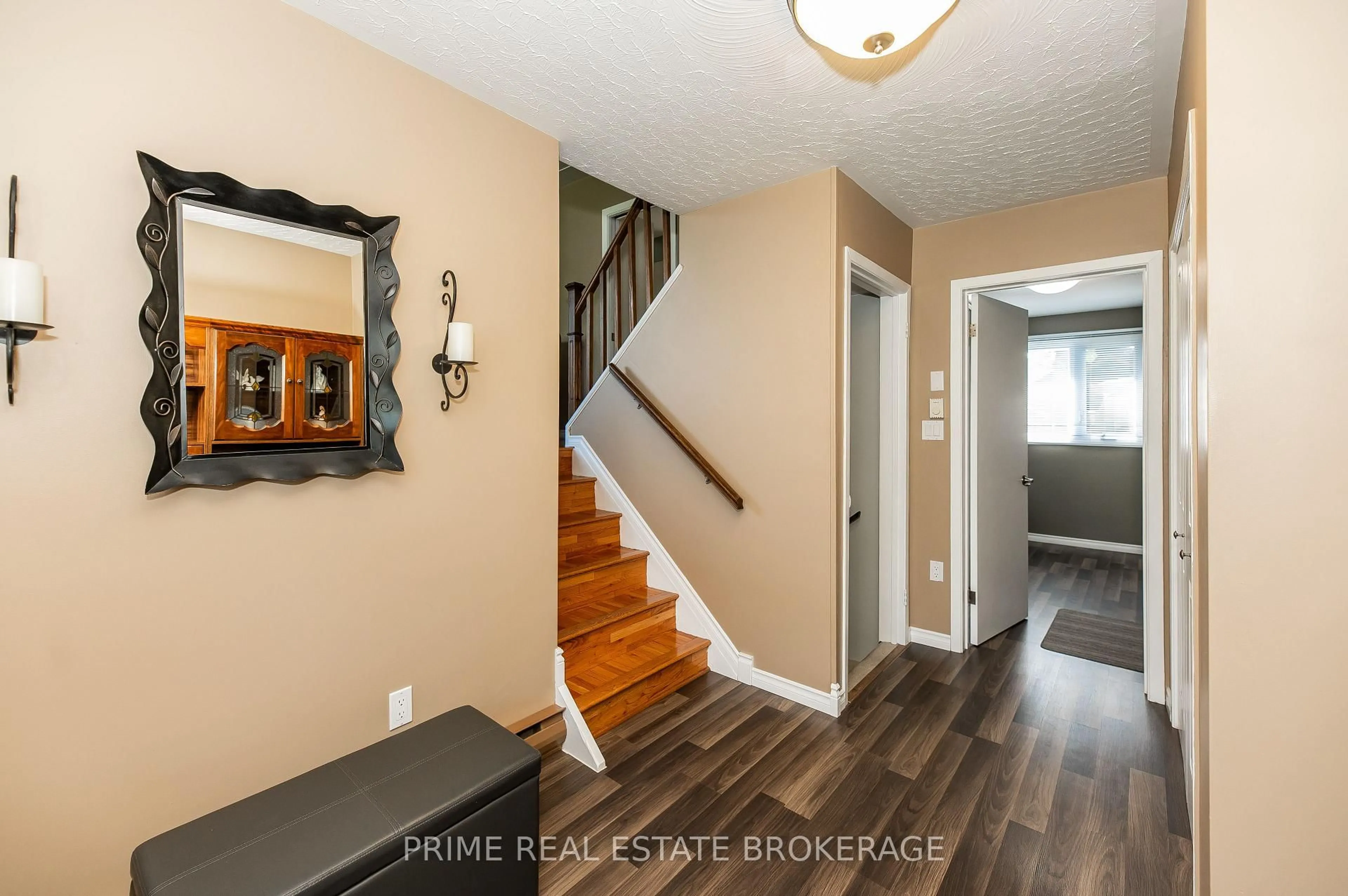 Indoor entryway for 188 Elm St, West Elgin Ontario N0L 2P0