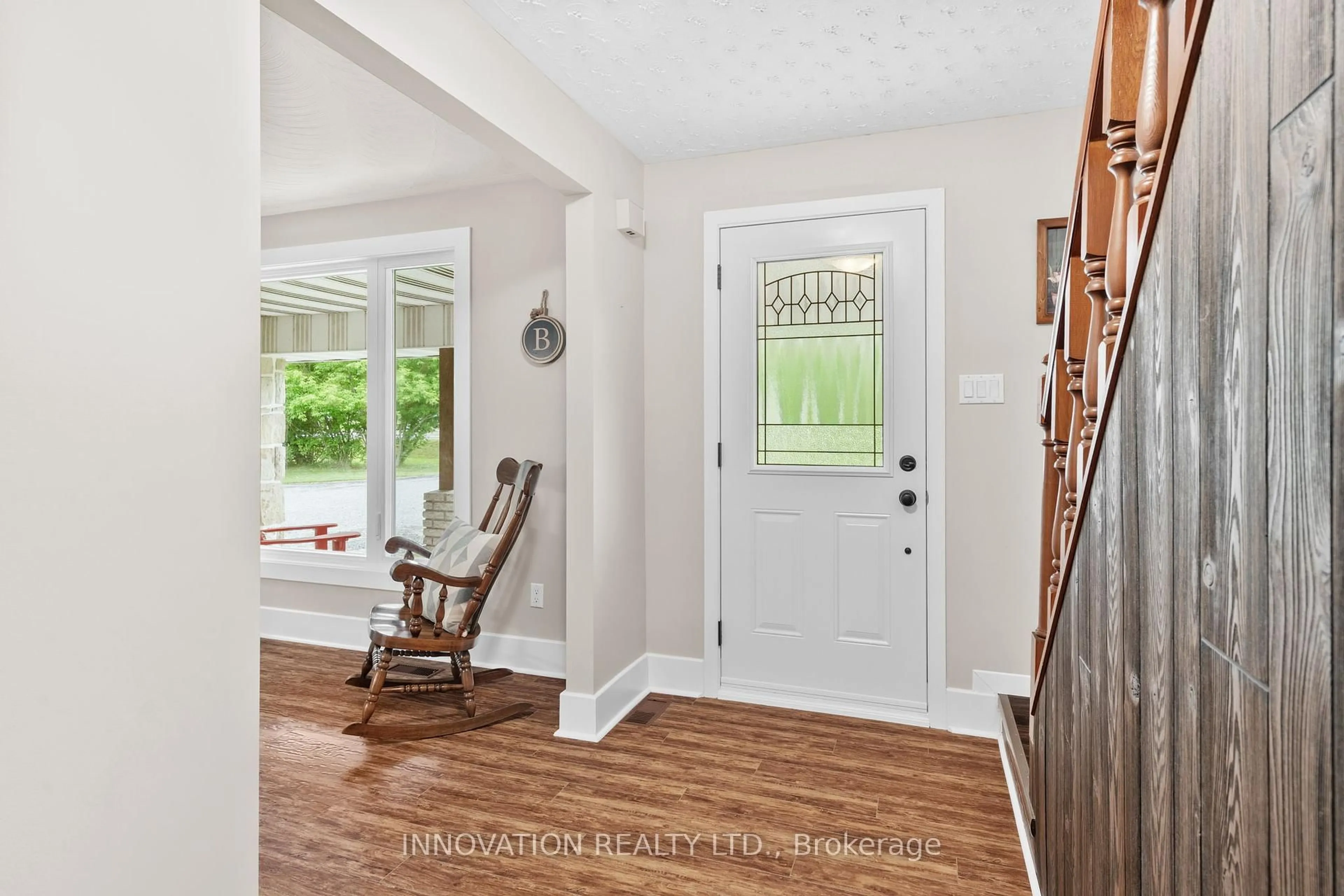 Indoor entryway for 1424 Notre Dame St, Russell Ontario K0A 1W0