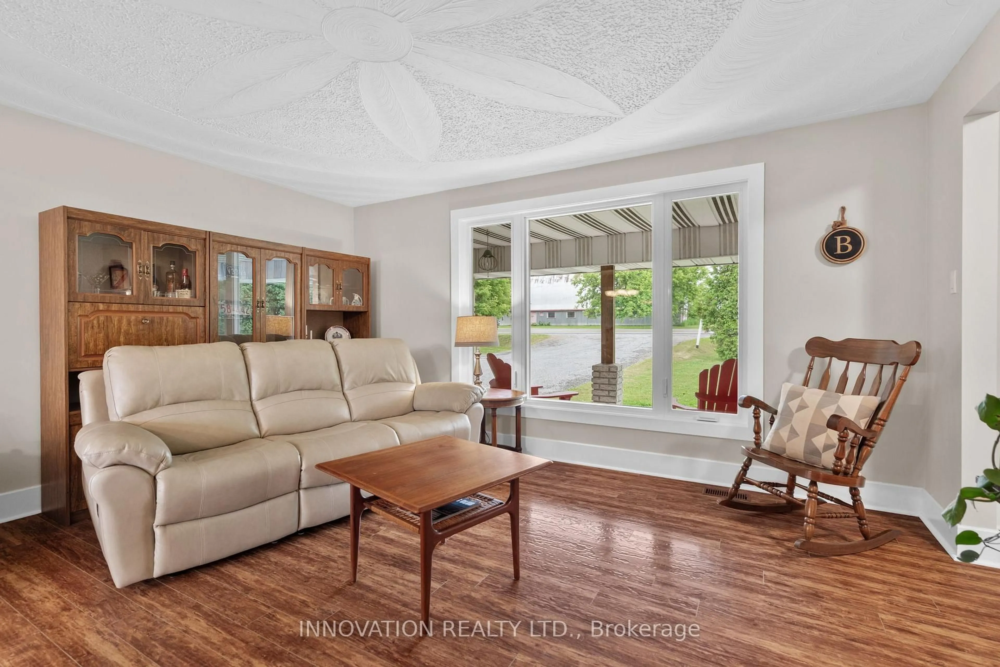 Living room with furniture, unknown for 1424 Notre Dame St, Russell Ontario K0A 1W0