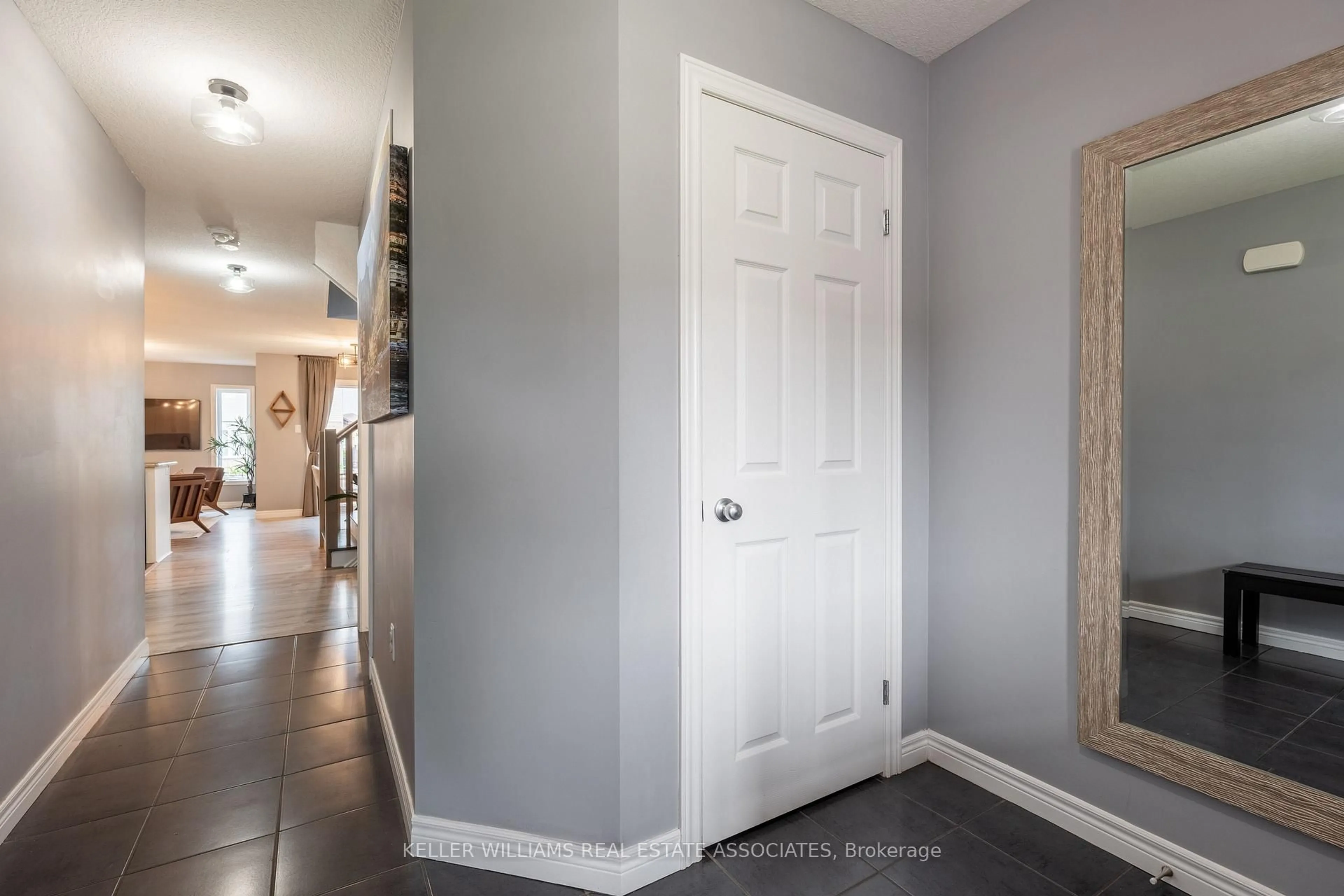 Indoor entryway for 40 Drone Cres, Guelph Ontario N1K 0C1